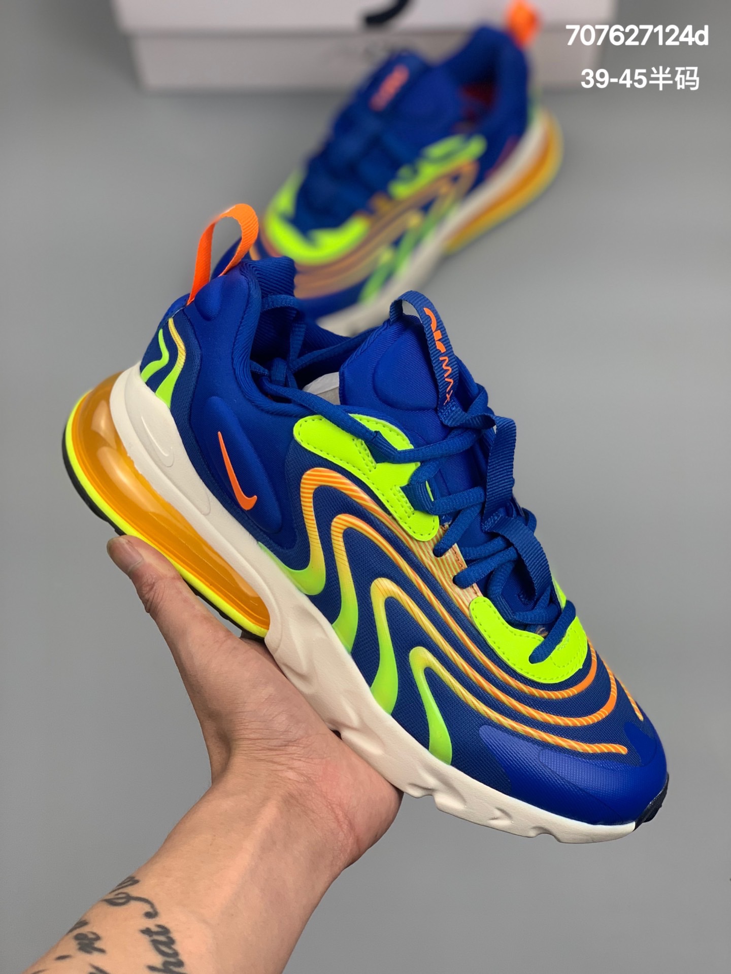 
Air Max 270 React ENG 大气垫休闲跑步鞋 原厂透气网面#MD发泡大底#一切工艺材料均严格按照原鞋要求定制和加工 正确白色反光鞋盒 后跟气垫卡色以及鞋垫印花 完全校准原鞋 鞋面鞋身材料纹路质感与正品完全一致。自从 Travis Scott x Air Max 270 React 曝光以来，不少鞋迷对这双  Air Max 270 React ENG 的评价变得更好了。配备澎湃后掌大气垫，外加 React 支持的 Air Max 270，脚感可谓非常出众 货号 CK2595-600 
尺码：39-45半码
编码:707627124d