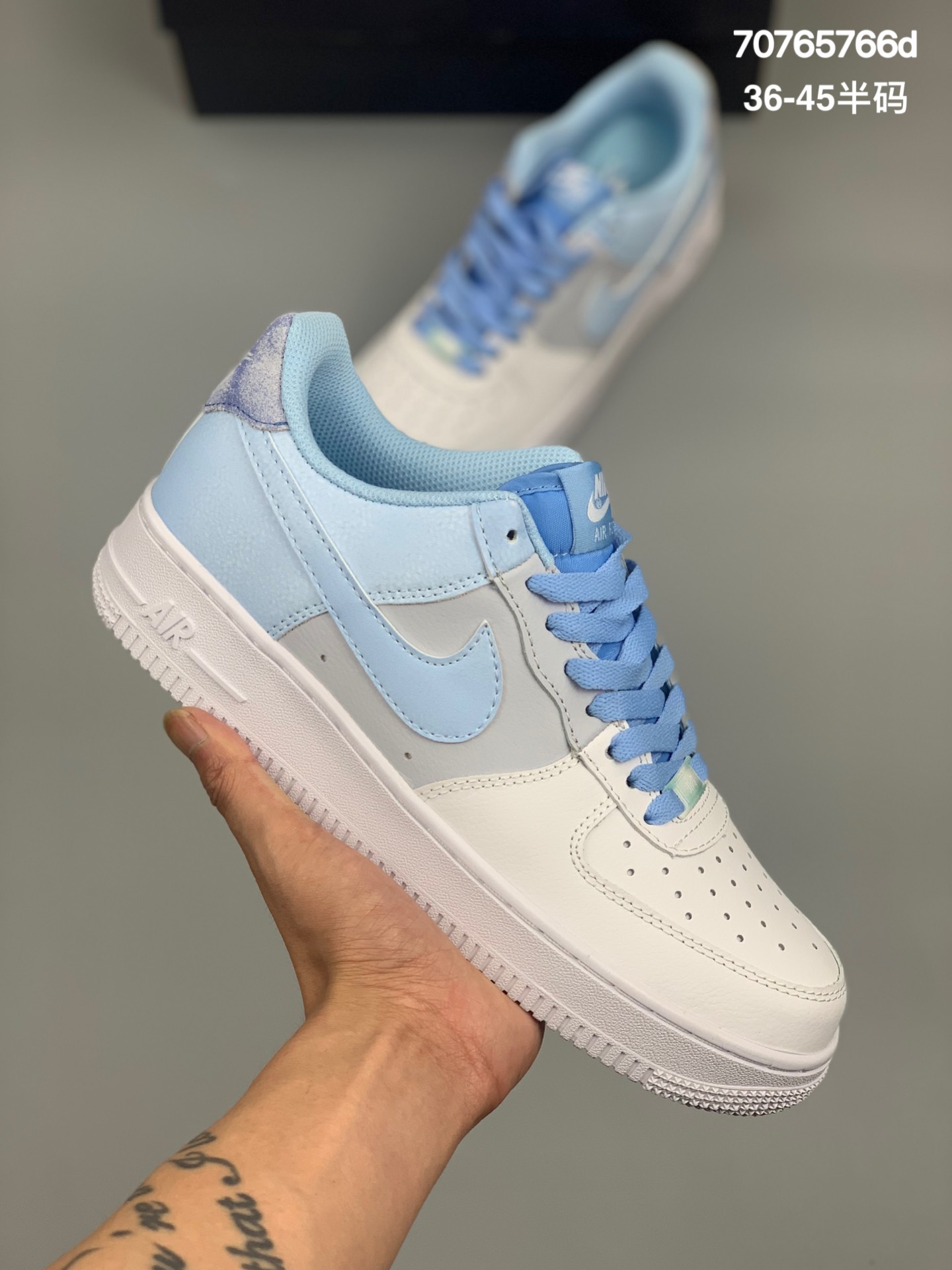 
Air Force 1 ’07 丹青白原楦头原纸板 纯正空军版型专注外贸渠道 全掌内置蜂窝气垫 #原盒配件 原厂中底钢印、拉帮完美   官方货号：CZ0337DBSIZE：36 36.5 37.5 38 38.5 39 40 40.5 41 42 42.5 43 44 44.5 45
编码：70765766d