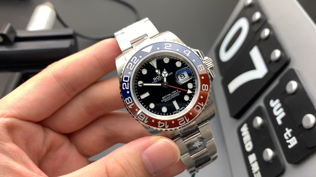 Rolex 它来了 它来了 米版 格林尼治型Ⅱ副本 全程无美化 红蓝有秩 过渡自然 正确的圈口颜色 正确的调时方向 正确的机芯结构 细节该有的全都有 经得起各种细节对比 献给挑剔的你