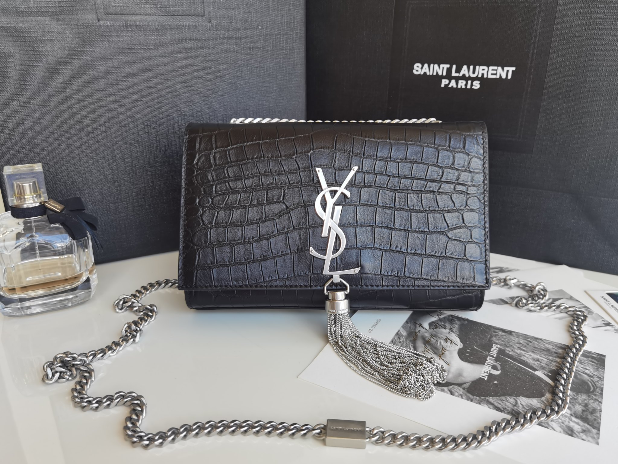 NO:175794,Genuine Grade #_ 20 [Genuine Original Leather] This black crocodile leather version of kate uses authentic original leather!  That's right, it's the authentic leather!  The genuine leather used in the counter comes from the same Italian leather factory!  Leather texture and natural luster make the bag more textured_Exclusive customized hardware_The authentic product is completely replicated with high quality!  The unique checkered texture and glossy texture of the crocodile leather make the already recognizable appearance more gorgeous, and it is really a collection of one!  Model 474366 original leather E. Size 20/13/4.5cm 18, YSL, saint laurent, crocodile skin19860909正品级 #_ 20【正品原厂皮】kate的这款黑色鳄鱼皮版本,采用的是正品原厂皮！没错,就是正品皮！专柜正品用的皮,出自同一个意大利皮厂！皮革纹理和天然光泽使包袋更有质感_独家定制的五金_正品完全复刻出来的高品质！鳄鱼皮纹独有的方格纹路和光泽质地让原本就极具辨识度的外观更显富丽,真的很值得收藏的一款！型号474366原厂皮E.尺寸 20/13/4.5cm 18,YSL,saint laurent,crocodile skin,Bag