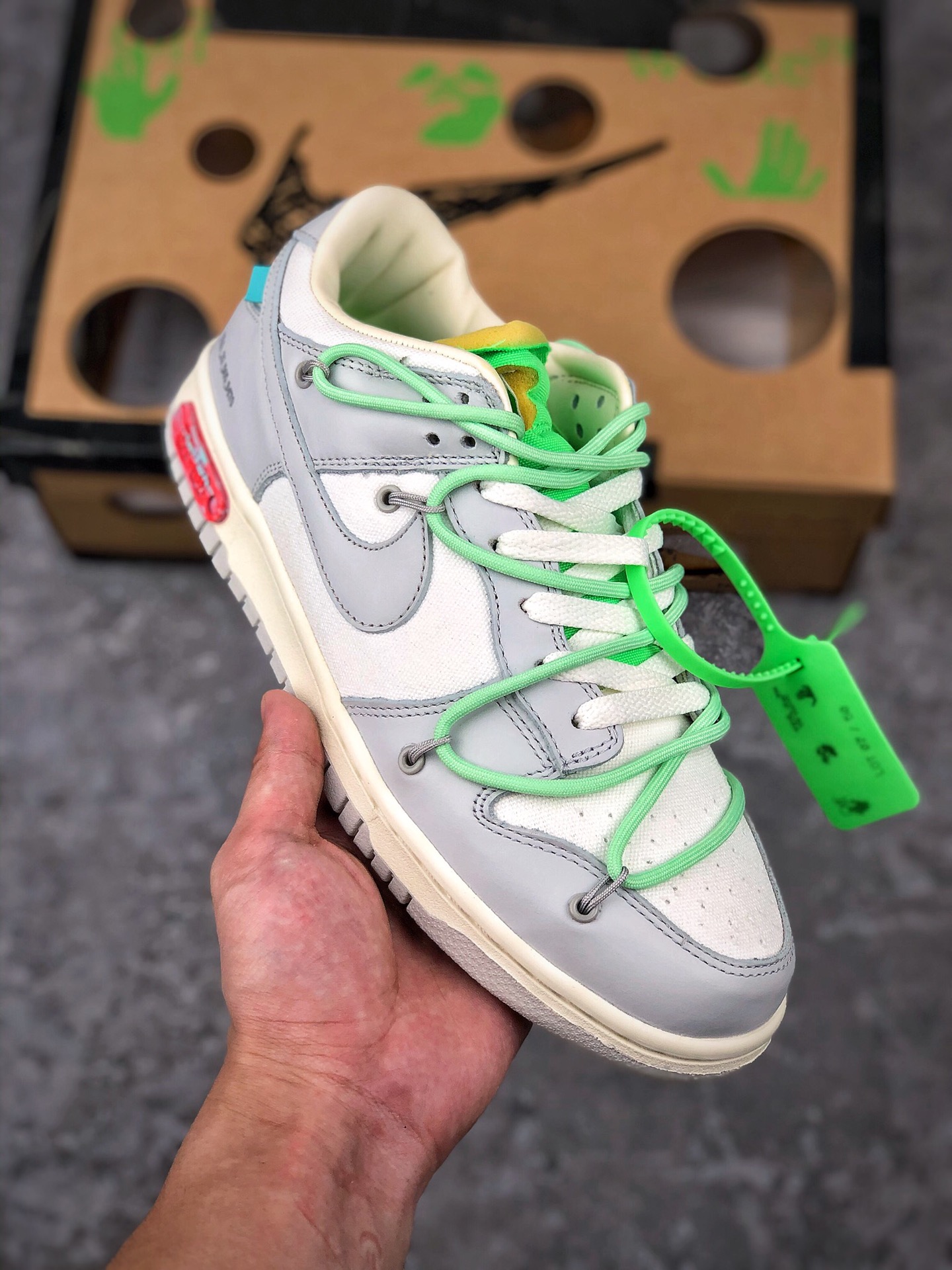   终端放货
Off-White x Futura x SB Dunk
三方联名 大厂纯原出品 实拍如图
#原楦原冲刀、纸板为基础 重金开发
#百宏原厂鞋舌织唛鞋带 比对零差距
#Prime Asia原厂贝利皮料 内标全部客供原厂渠道
#内侧OW字体排位 原档案码段数据精准对位 
#液态原盒 侧标内置芯片
#UV紫光下 所有荧光反应均可匹配原版
Size：36 36.5 37.5 38 38.5 39 40 40.5 41 42 42.5 43 44 44.5 45 46