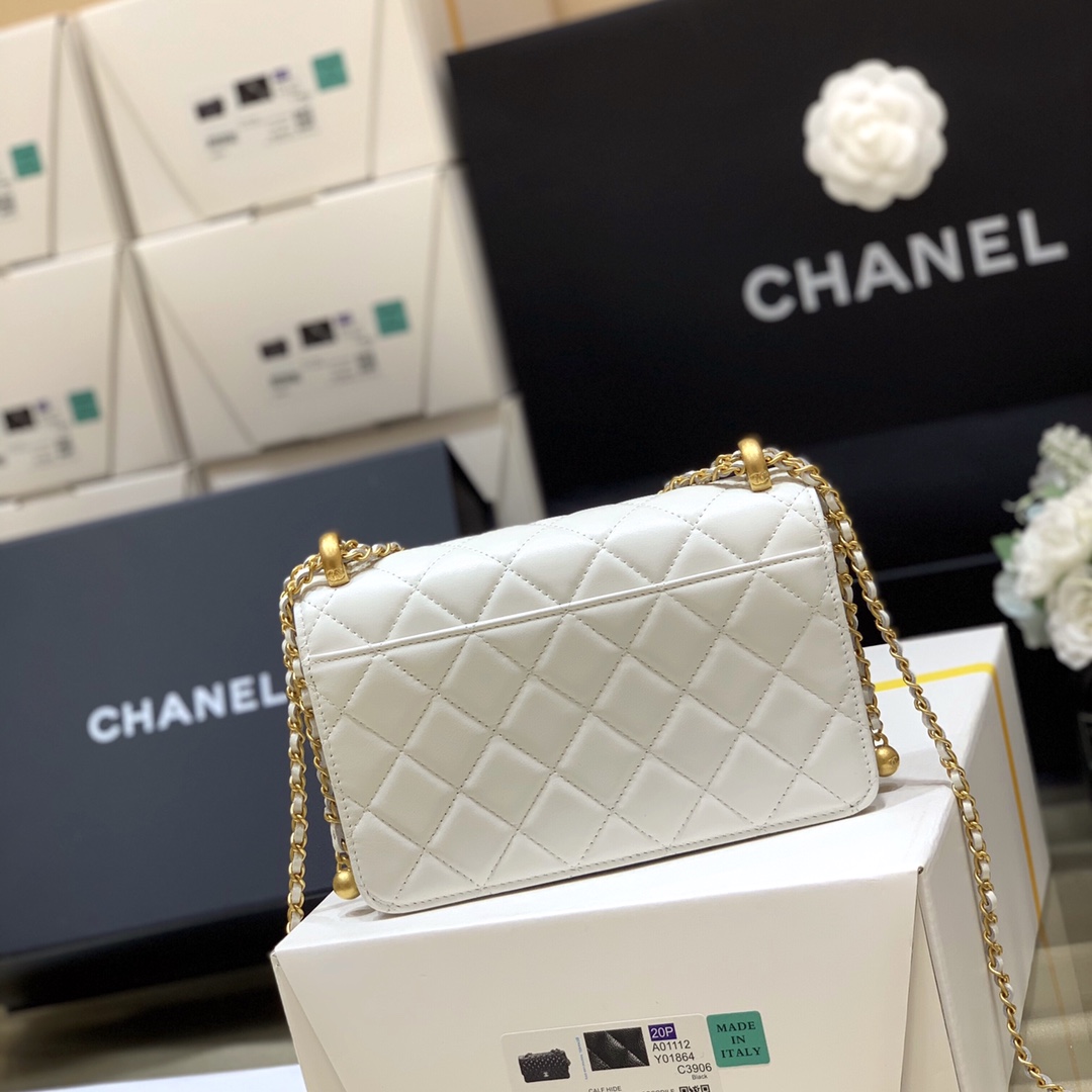 Chanel 2021早秋高级手工坊系列小金珠系列发财包 AP2289白色