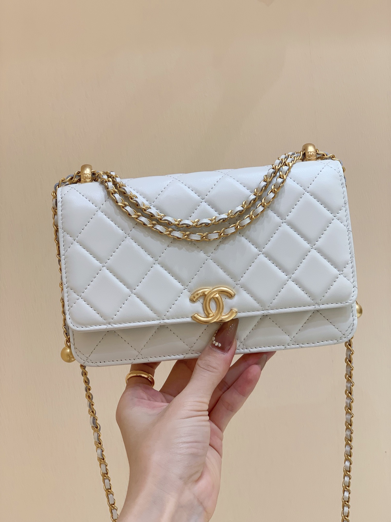 Chanel 2021早秋高级手工坊系列小金珠系列发财包 AP2289白色