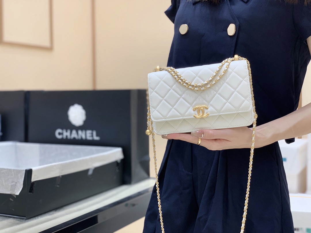 Chanel 2021早秋高级手工坊系列小金珠系列发财包 AP2289白色