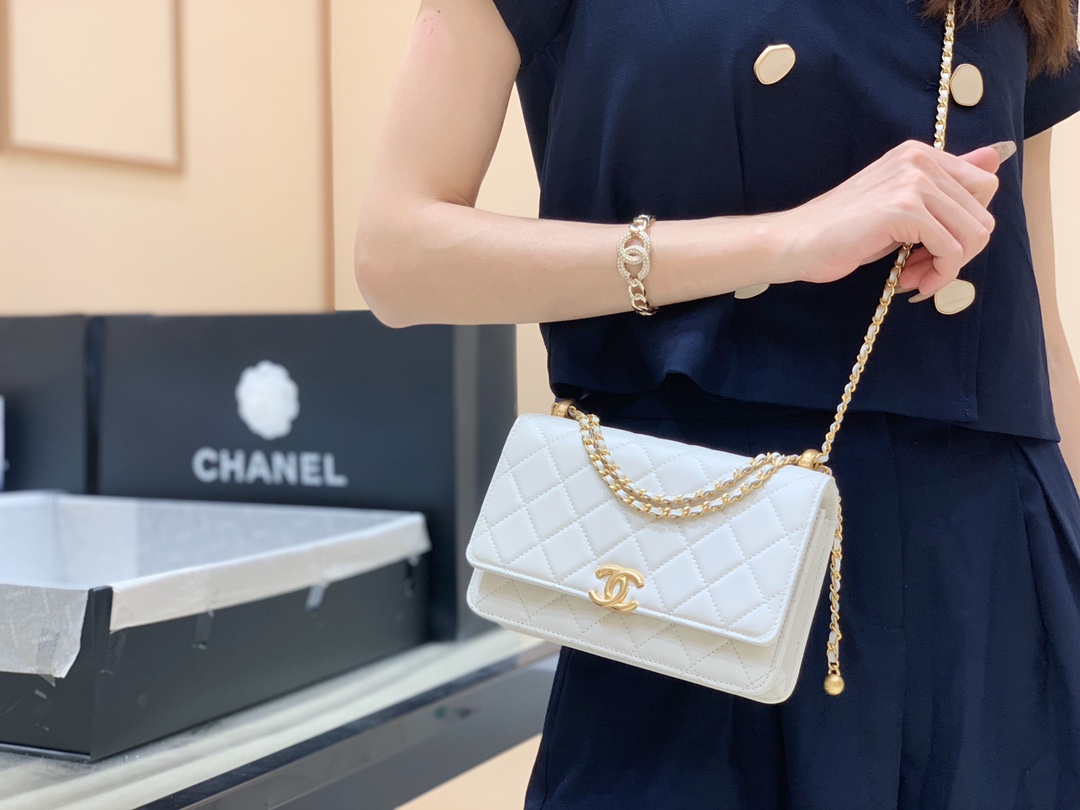 Chanel 2021早秋高级手工坊系列小金珠系列发财包 AP2289白色