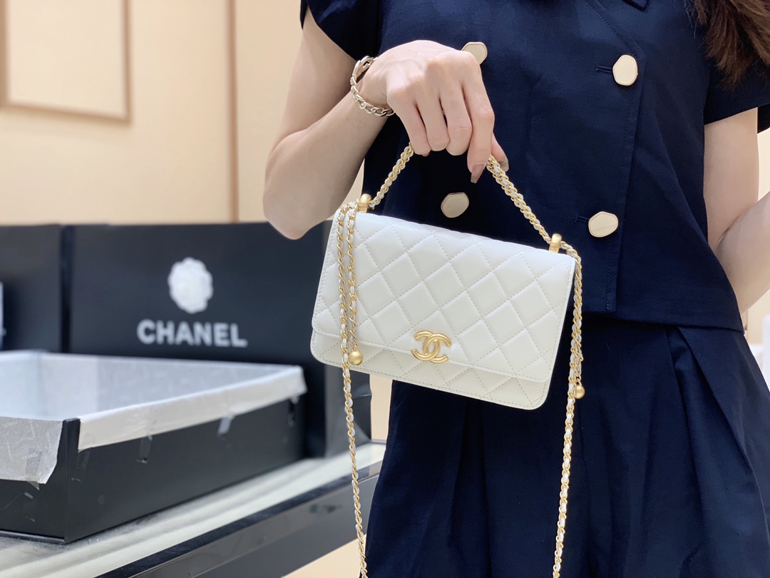 Chanel 2021早秋高级手工坊系列小金珠系列发财包 AP2289白色