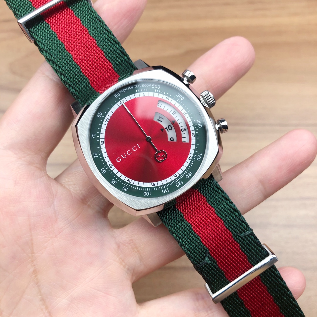 NO:388737,Gucci GRI series, new neutral quartz watch, 40mm diameter, sapphire crystal glass, two windows are set on the dial, showing hours and minutes respectively, the steel case material is matched with the brand's classic green, red and green canvas belt, and is equipped with flyback and 1 minute timing function, waterproof 50m, spot, gucci19860909古驰GRI系列,新款中性石英表,表径40mm,蓝宝石水晶玻璃,表盘上设置两个窗口,分别显示小时和分钟,精钢表壳材质搭配品牌经典绿红绿帆布带,同时搭载飞返与1分钟计时功能,防水50m,现货,,gucci,Watch