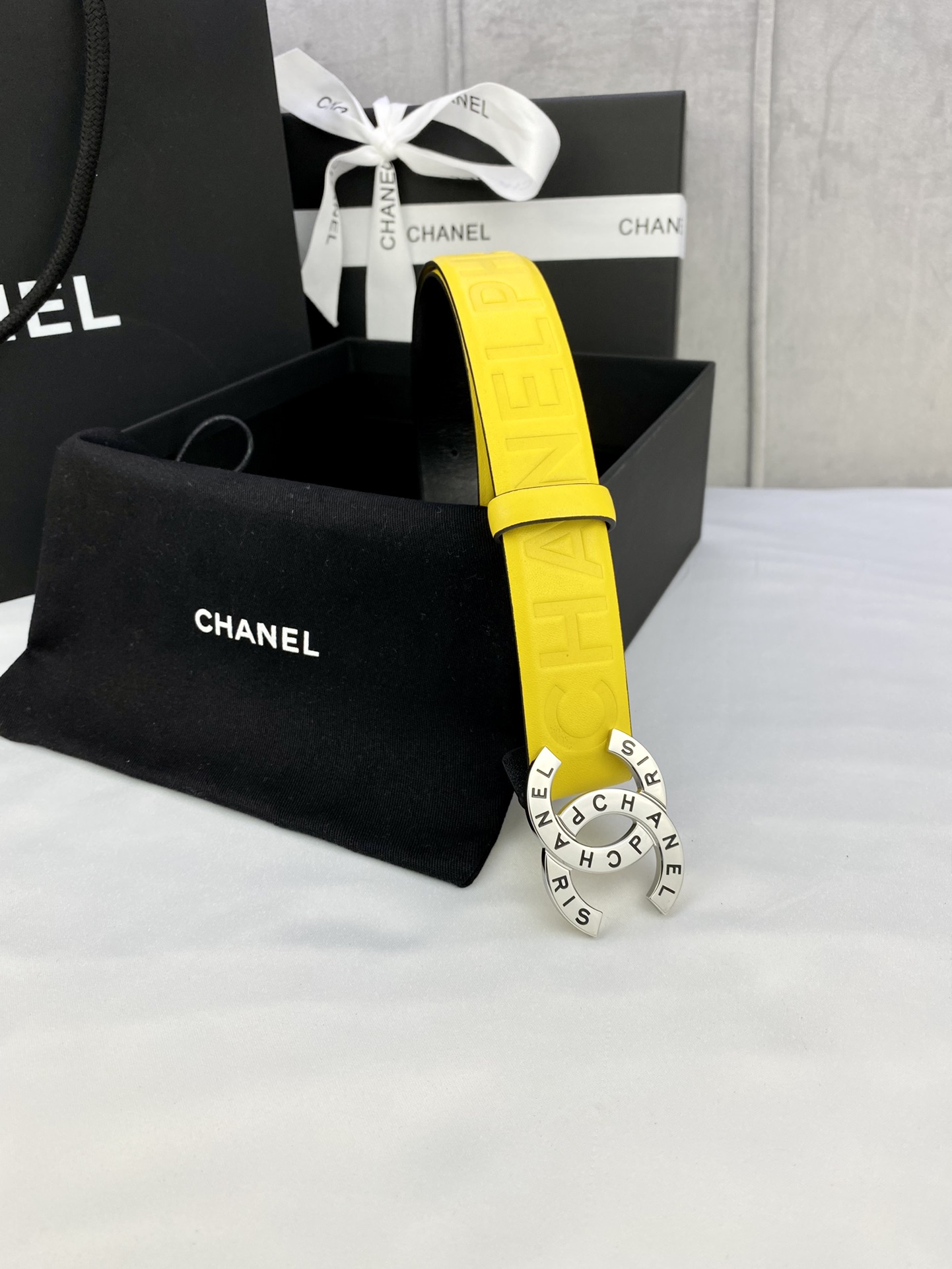  宽度3.0cm Chanel （香奈儿）进口柔软小牛皮金 银色花纹金属精品钢扣。