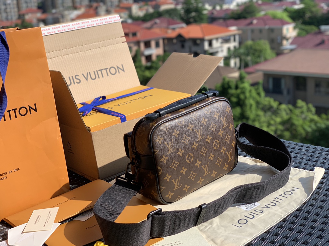 🌼 m45806尺寸22-18-8cm 最新款L*V M45806 S LOCK 男款邮差包。原厂渠道，