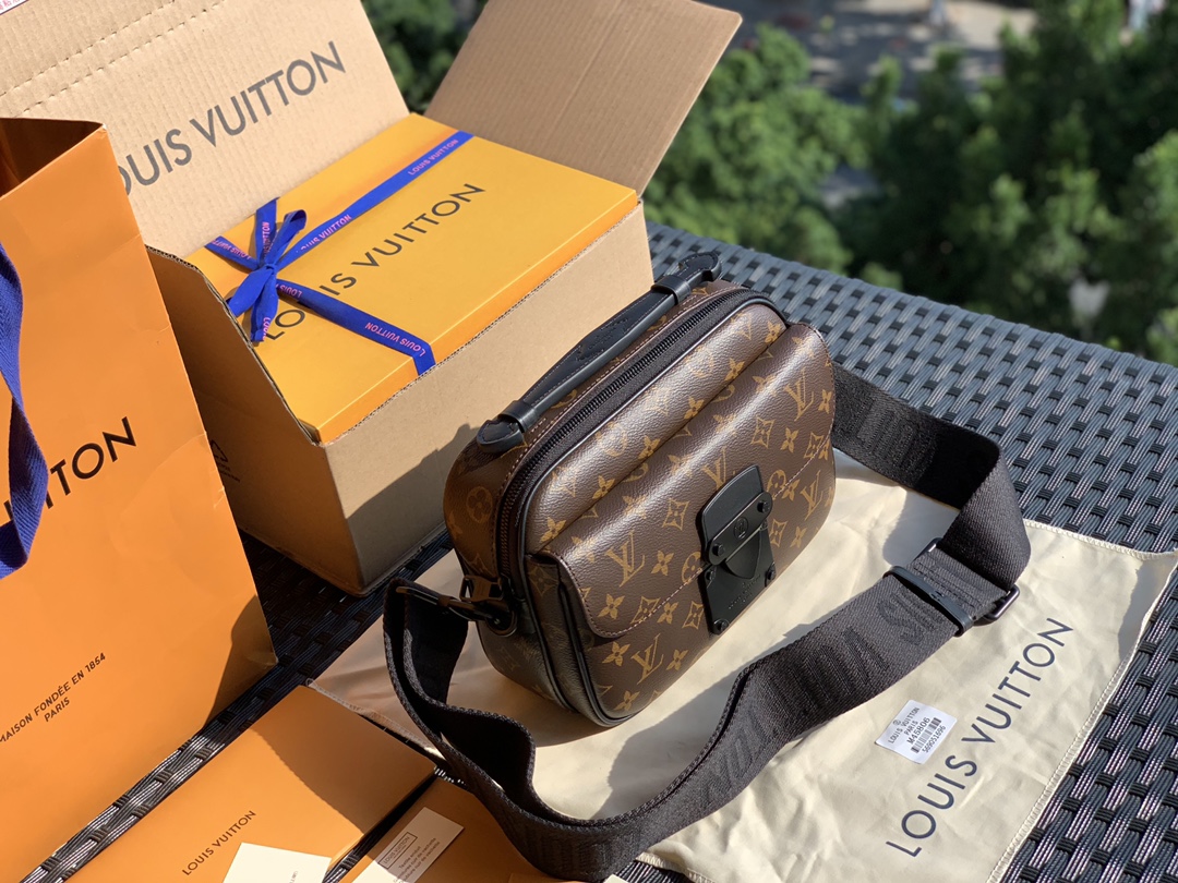 🌼 m45806尺寸22-18-8cm 最新款L*V M45806 S LOCK 男款邮差包。原厂渠道，