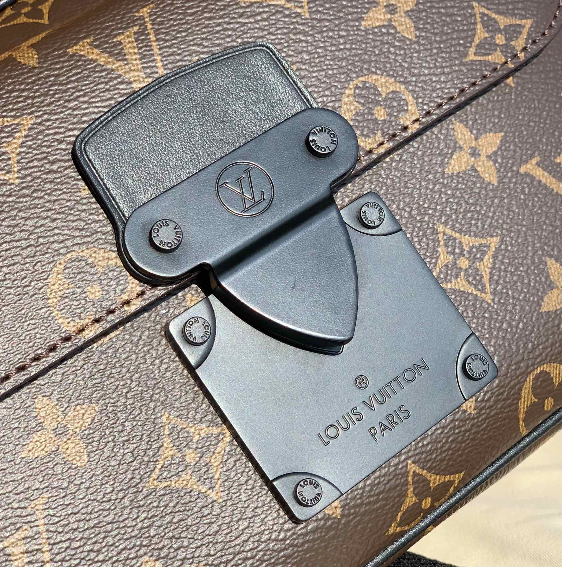 🌼 m45806尺寸22-18-8cm 最新款L*V M45806 S LOCK 男款邮差包。原厂渠道，