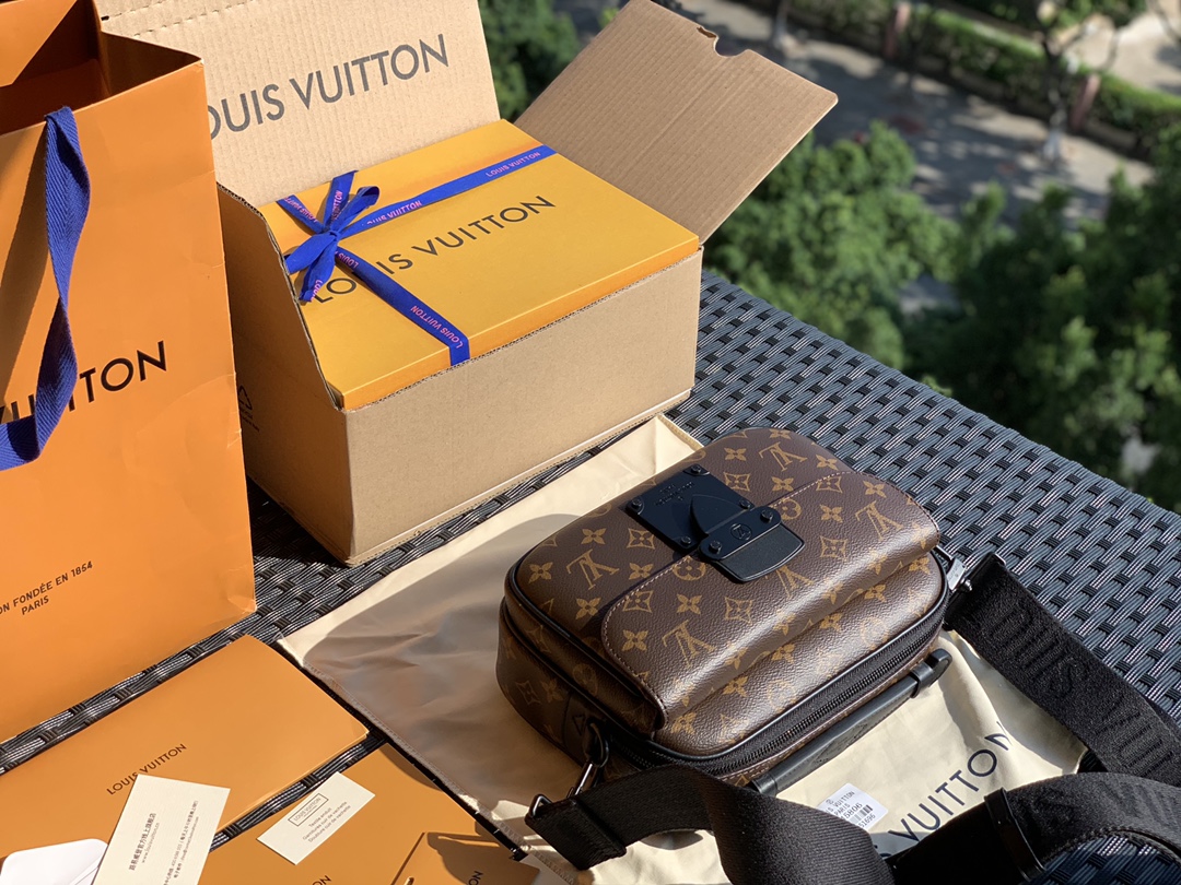 🌼 m45806尺寸22-18-8cm 最新款L*V M45806 S LOCK 男款邮差包。原厂渠道，