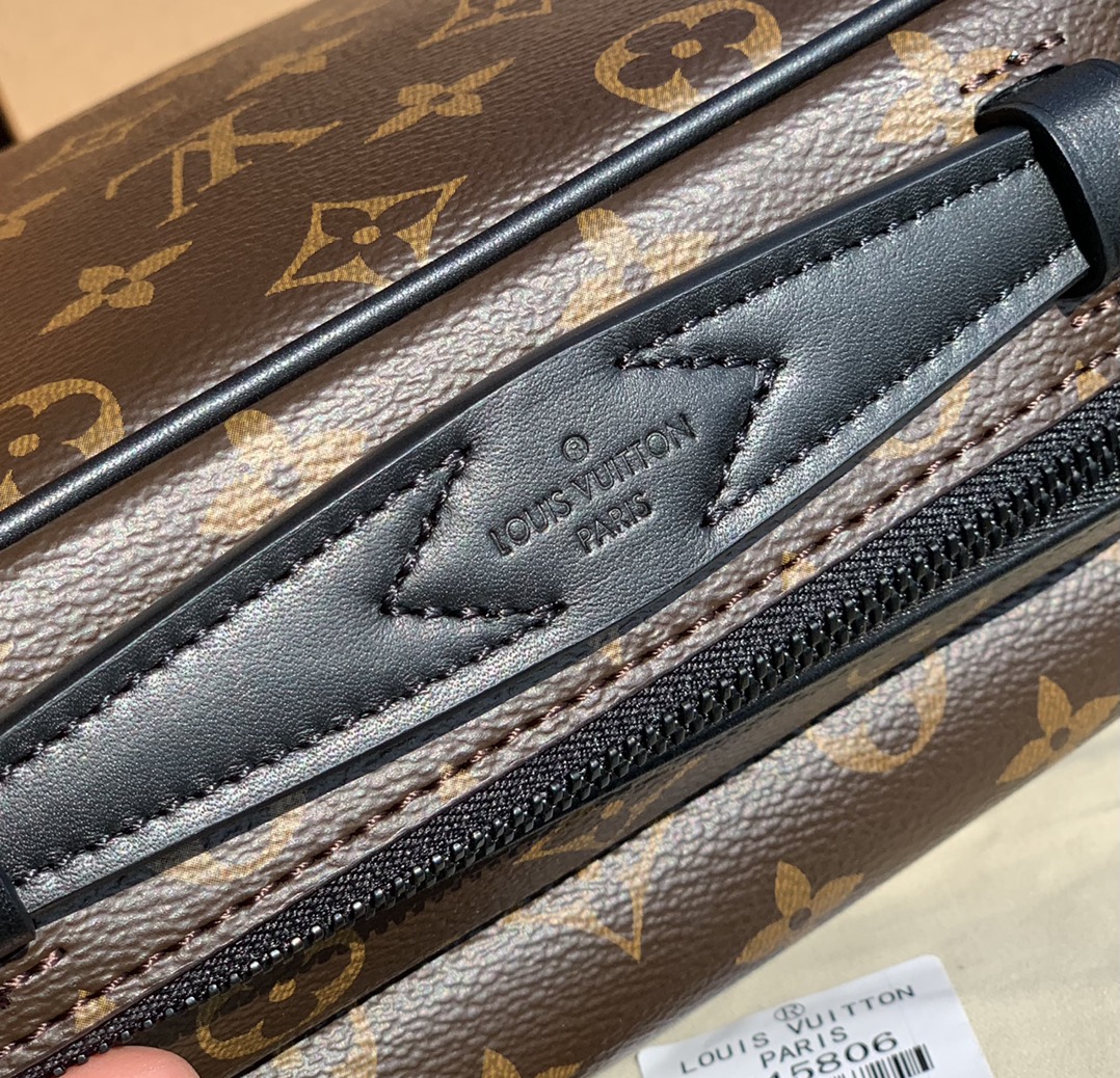 🌼 m45806尺寸22-18-8cm 最新款L*V M45806 S LOCK 男款邮差包。原厂渠道，