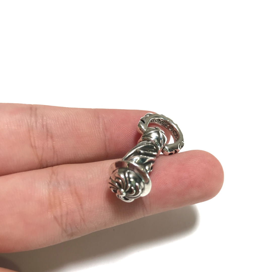 Chrome Hearts 新品上架𝗖𝗵𝗿𝗼𝗺𝗲 𝗛𝗲𝗮𝗿𝘁𝘀 克罗心十字螺纹杵项链