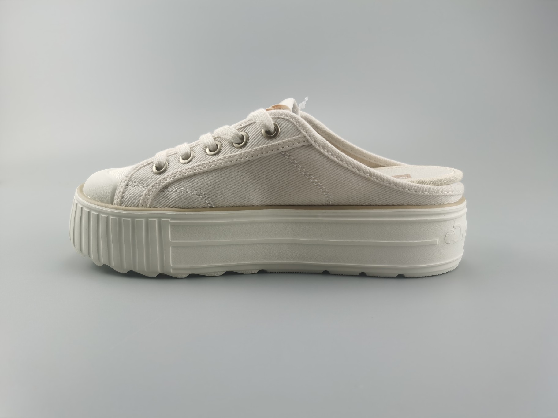 ♨️码数：35  36   37.5   38   39
♨️简介：刘海同款探索仕DISCOVERY半拖春夏女厚底增高低帮休闲系带拼色帆布鞋潮牌 探索仕discovery 夏季新款松糕超轻帆布百搭半拖1：1出货：35-36-37.5-38-39