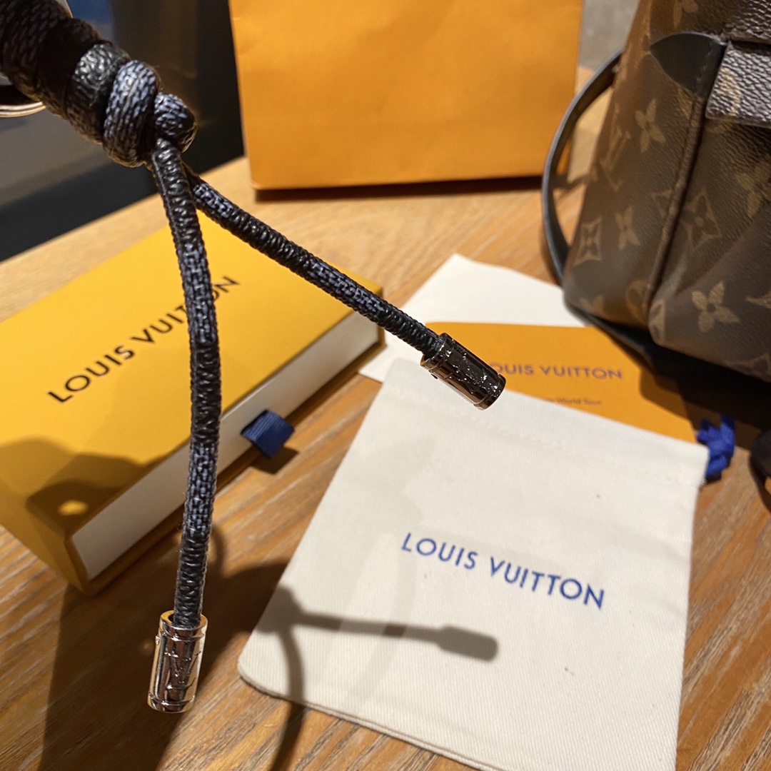 Luxury leather rope keychain as a gift