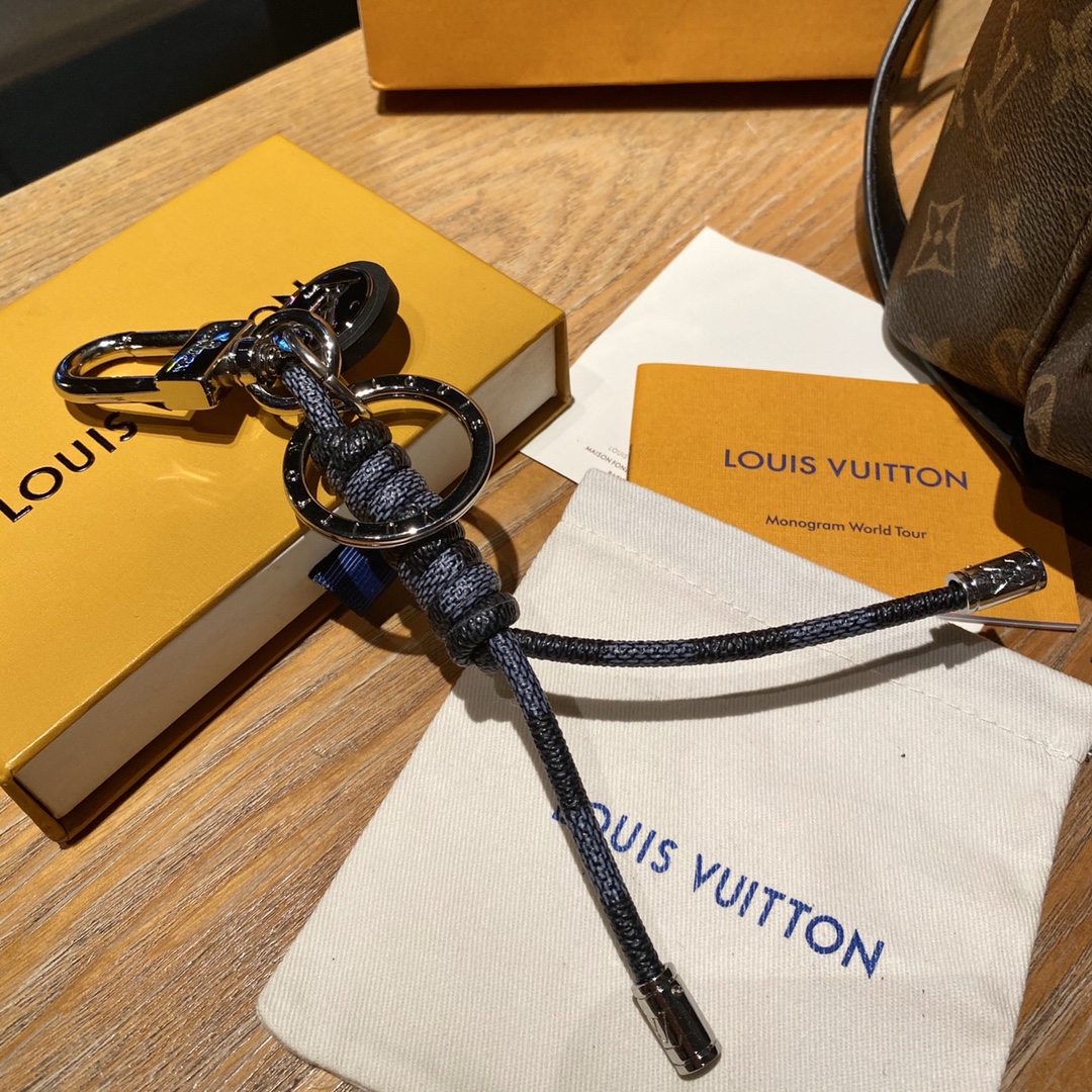 Side view of the luxury leather rope keychain