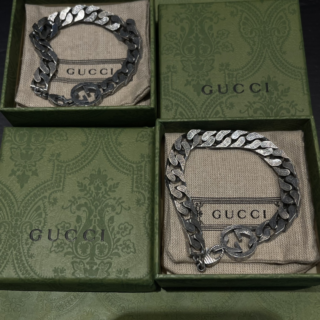NO:359822,Gucci double G engraved couple bracelet brand iconic design elements consistent counter quality 925 material synchronized chain length size: 18/20/22c, Gucci bracelet, gucci, gucci, bracelet19860909Gucci 双G雕刻情侣手链 品牌标志性设计元素 一致专柜品质 925材质 细节同步 链长size:18/20/22c,古驰手链,gucci,gucci,bracelet,Jewelry