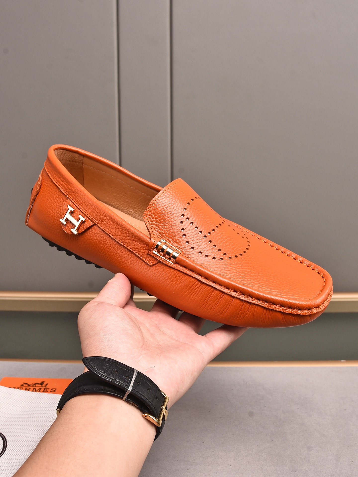 NO:284528,P [First layer cowhide material surface] Hermes top OEM Men's Hong Kong counter synchronous doodoo shoes, (original customization) size 38-44, 45, 46 can be customized. Imported cowhide, breathable pig leather, original sole, original sole, Doudou light luxury sole is super comfortable, high quality, details determine quality, we only make shoes with our hearts, you can enter and exit the counter at will, welcome to compare versatile 3 colors. There is always what you want., hermes, cowhide19860909P【头层牛皮材质面】爱马仕顶级代工男士香港专柜同步豆豆鞋、（原版定制）码数38-44码,45,46可订制.进口牛皮,透气猪皮里,鞋底原厂特供原版底,豆豆轻奢大底超级舒适,高品质,细节决定品质、我们只为用心做好鞋,可随意进出专柜,欢迎对比百搭3色.总有你想要的.,,hermes,cowhide,Men's shoes