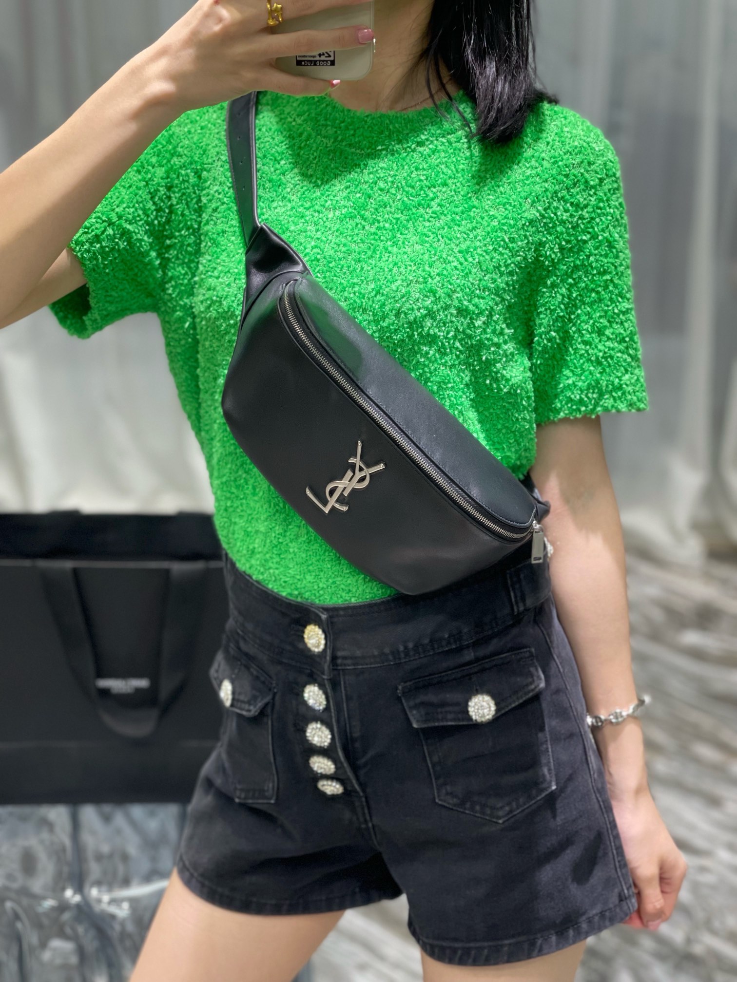Fotos de uso casual_ bolso de cintura o pecho, para hombres y mujeres