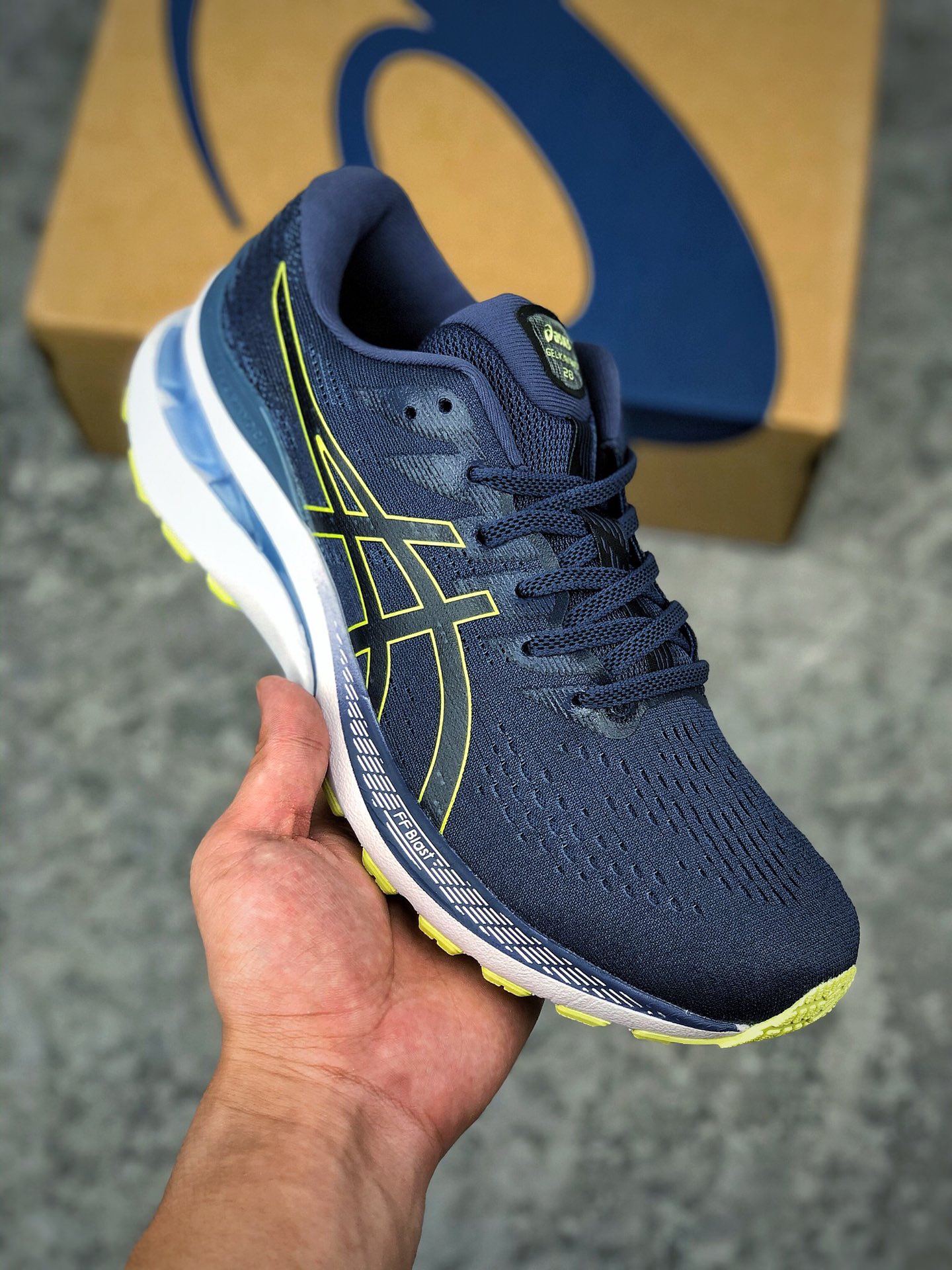  支持放店
跑鞋之王”ASICS/亚瑟士 GEL-KAYANO 28
原档案据数开发楦型纸版#
原装印尼工代进口单丝纤维程工网布鞋面#
轻舒量适透气材质 后环跟绕式可视GEL缓震胶效果
采用前掌FLYTEFOAM Propel缓中震底科技
尺码：39 39.5 40 40.5 41.5 42 42.5 43.5 44 44.5 45