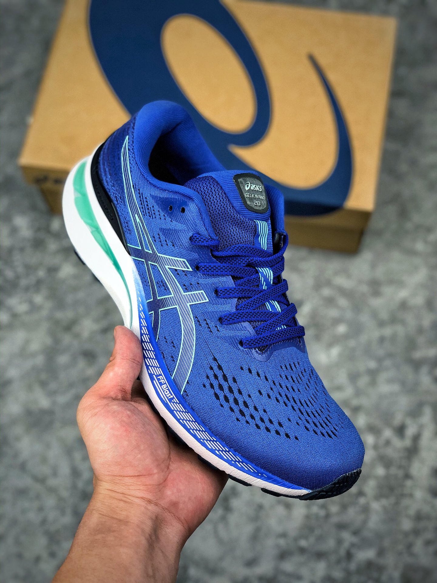  支持放店
跑鞋之王”ASICS/亚瑟士 GEL-KAYANO 28
原档案据数开发楦型纸版#
原装印尼工代进口单丝纤维程工网布鞋面#
轻舒量适透气材质 后环跟绕式可视GEL缓震胶效果
采用前掌FLYTEFOAM Propel缓中震底科技
尺码：39 39.5 40 40.5 41.5 42 42.5 43.5 44 44.5 45