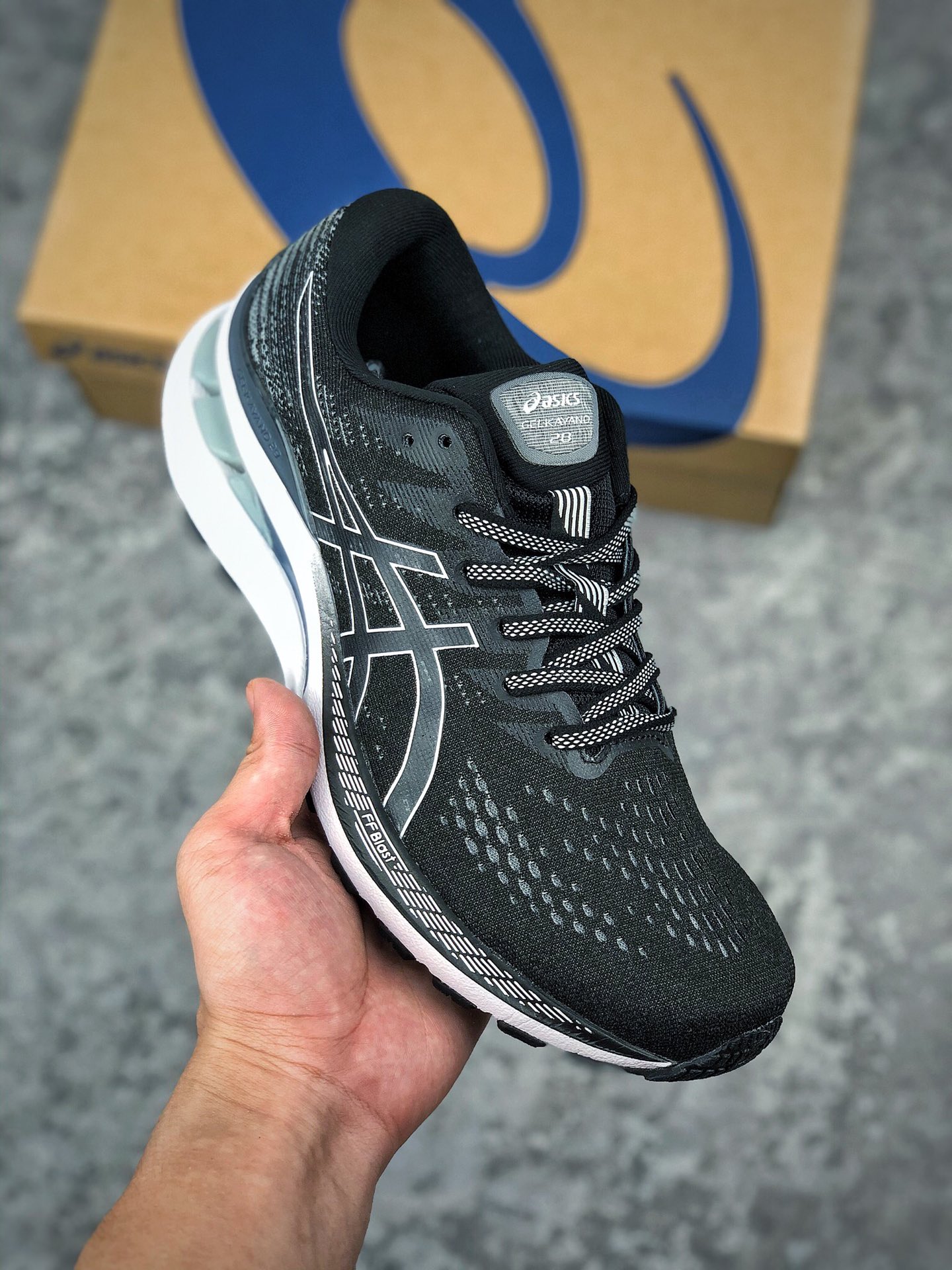  支持放店
跑鞋之王”ASICS/亚瑟士 GEL-KAYANO 28
原档案据数开发楦型纸版#
原装印尼工代进口单丝纤维程工网布鞋面#
轻舒量适透气材质 后环跟绕式可视GEL缓震胶效果
采用前掌FLYTEFOAM Propel缓中震底科技
尺码：39 39.5 40 40.5 41.5 42 42.5 43.5 44 44.5 45