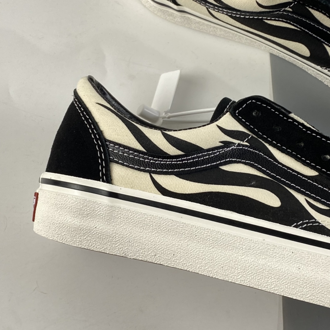 P150  Vans Style 36 范斯官方半月包头黑白火焰低帮运动板鞋 VN0A3ZCJROF