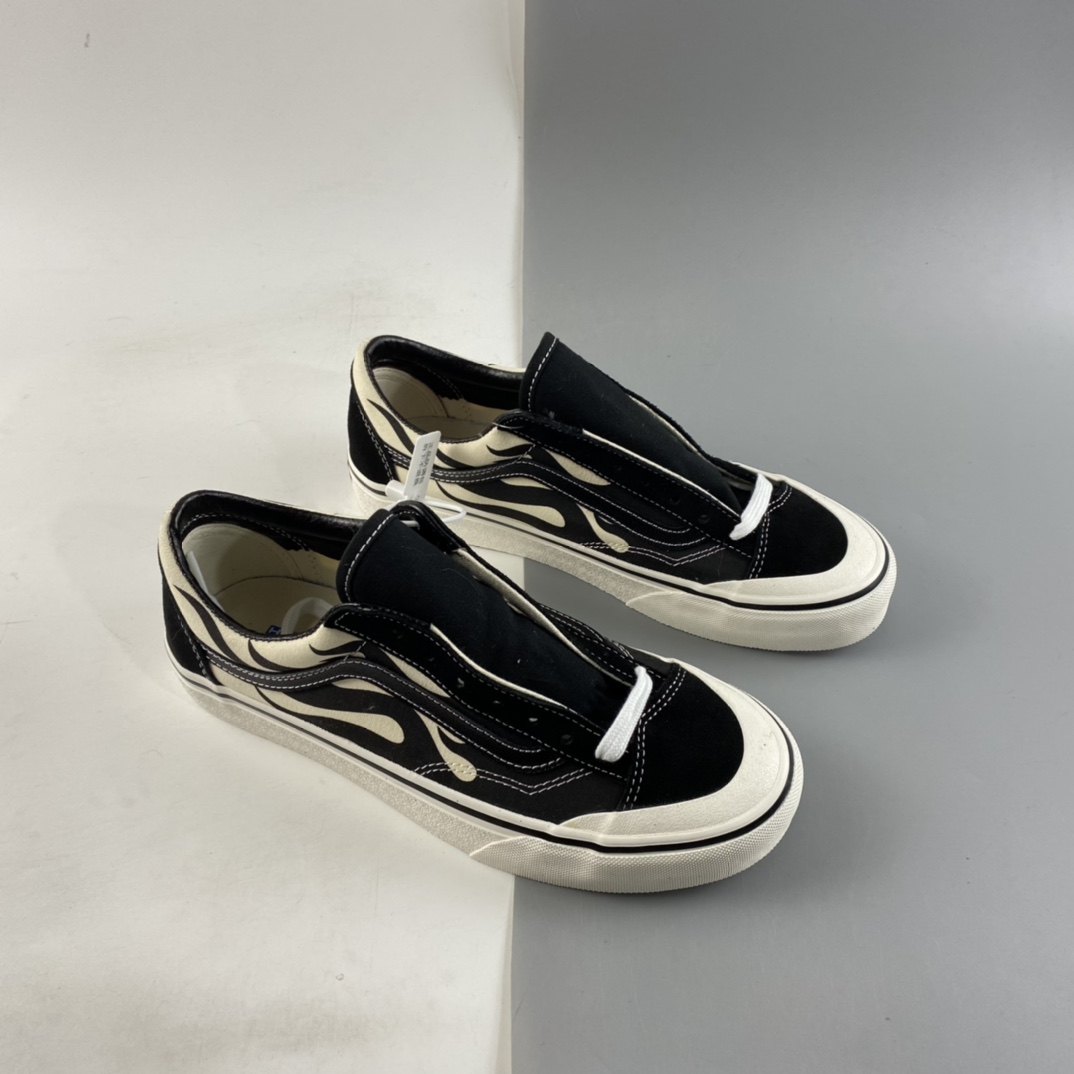 P150  Vans Style 36 范斯官方半月包头黑白火焰低帮运动板鞋 VN0A3ZCJROF