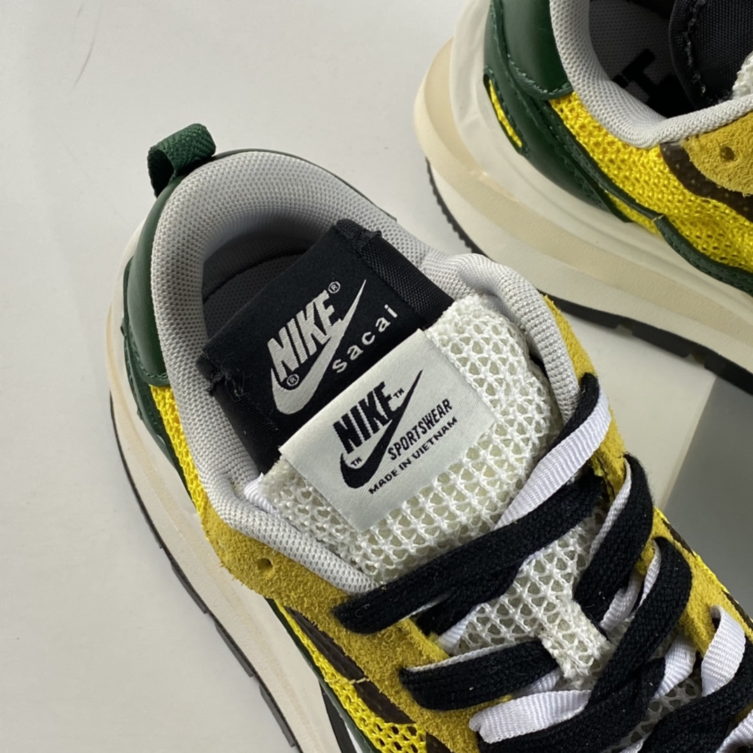 200  日式解构美学联名Sacai x Nike Pegasus Vaporfly SP 大重叠双钩子   CV1363-700
