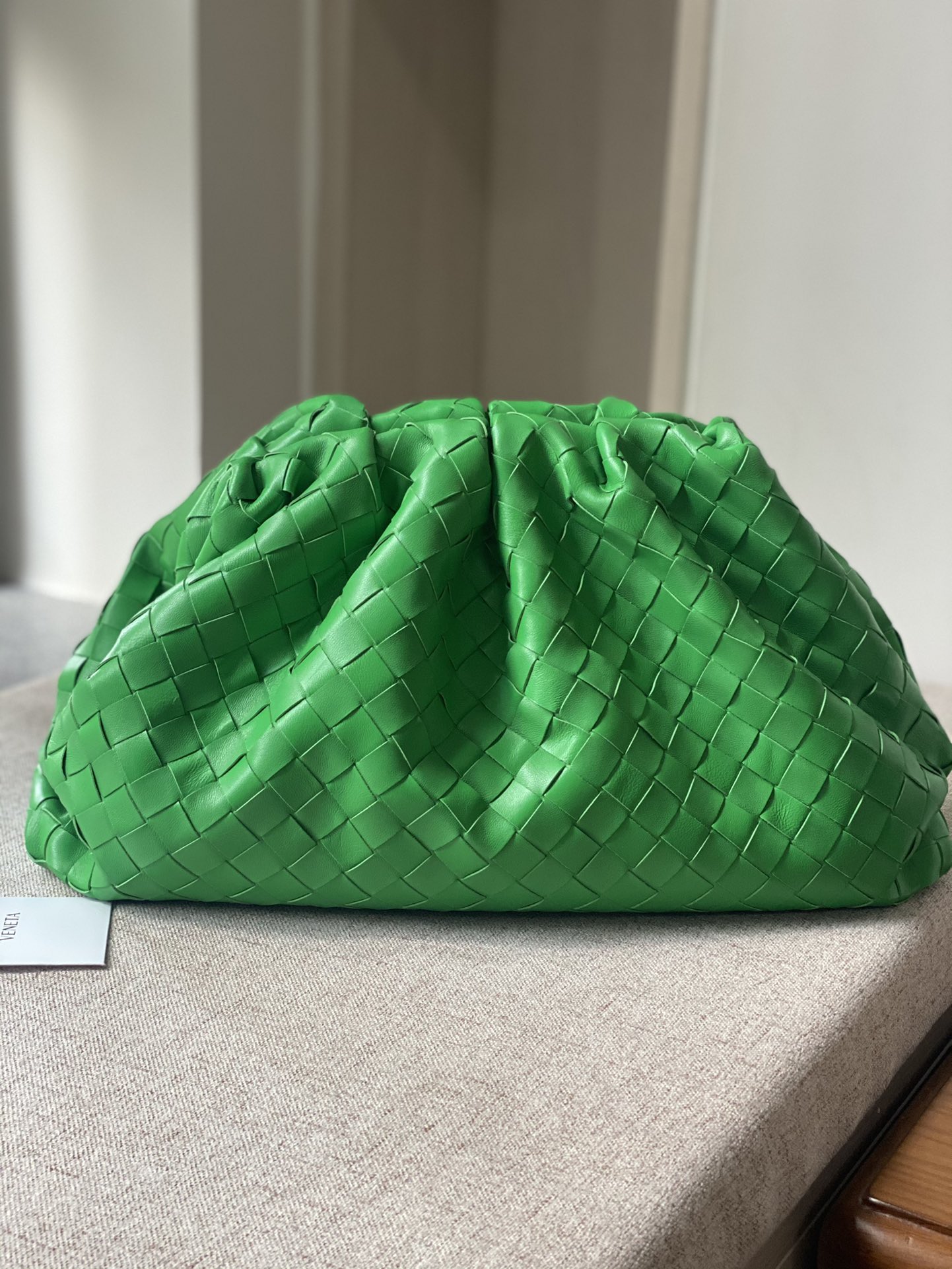 Bottega Veneta Bjia 576227 Super Brain Super Brain BV clutch bags counterattack begins with this early autumn THE POUCH series cloud bag, which h