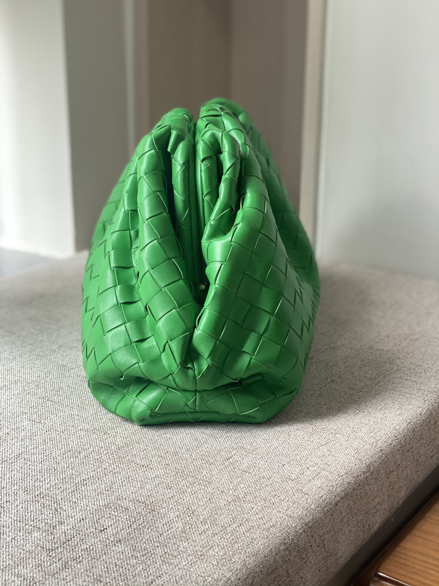Bottega Veneta Bjia 576227 Super Brain Super Brain BV clutch bags counterattack begins with this early autumn THE POUCH series cloud bag, which h