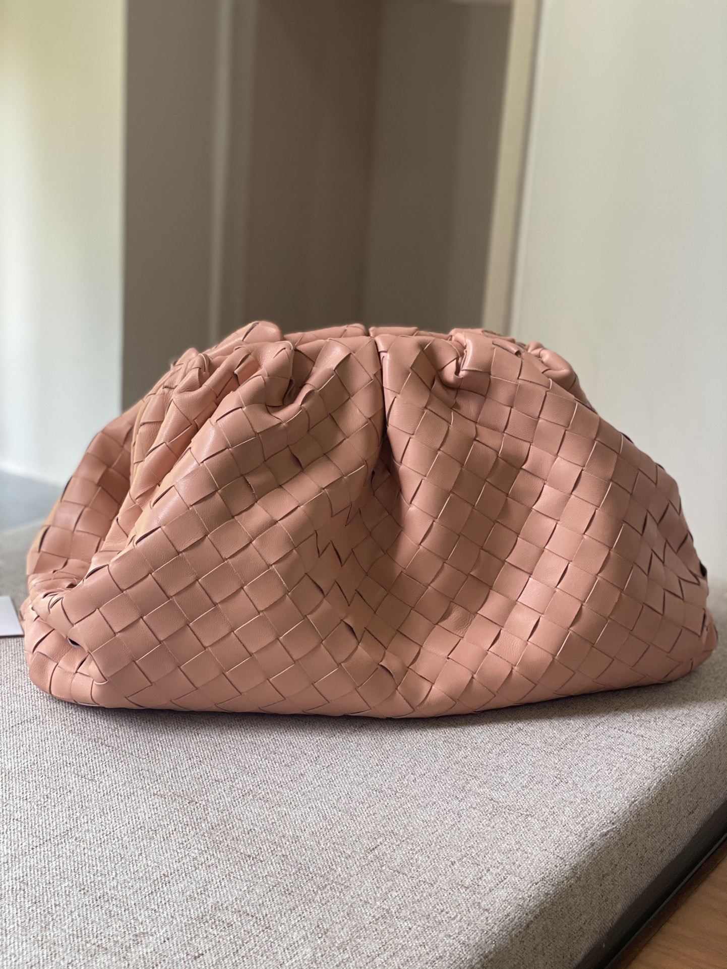 Bottega Veneta Peach Pink Bjia 576227 Super Shang Nao Super Shang Nao BV clutch bags counterattack begins with this early autumn THE POUCH series