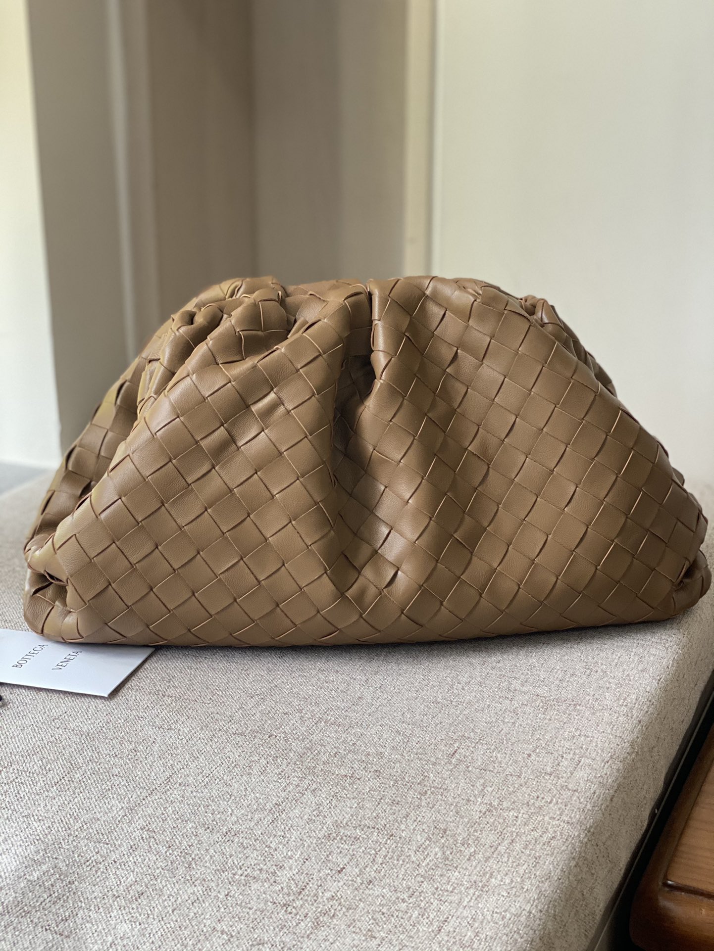 Bottega Veneta Caramel color Bjia 576227 Super Brain Super Brain BV clutch bags counterattack begins with this early autumn THE POUCH series clou