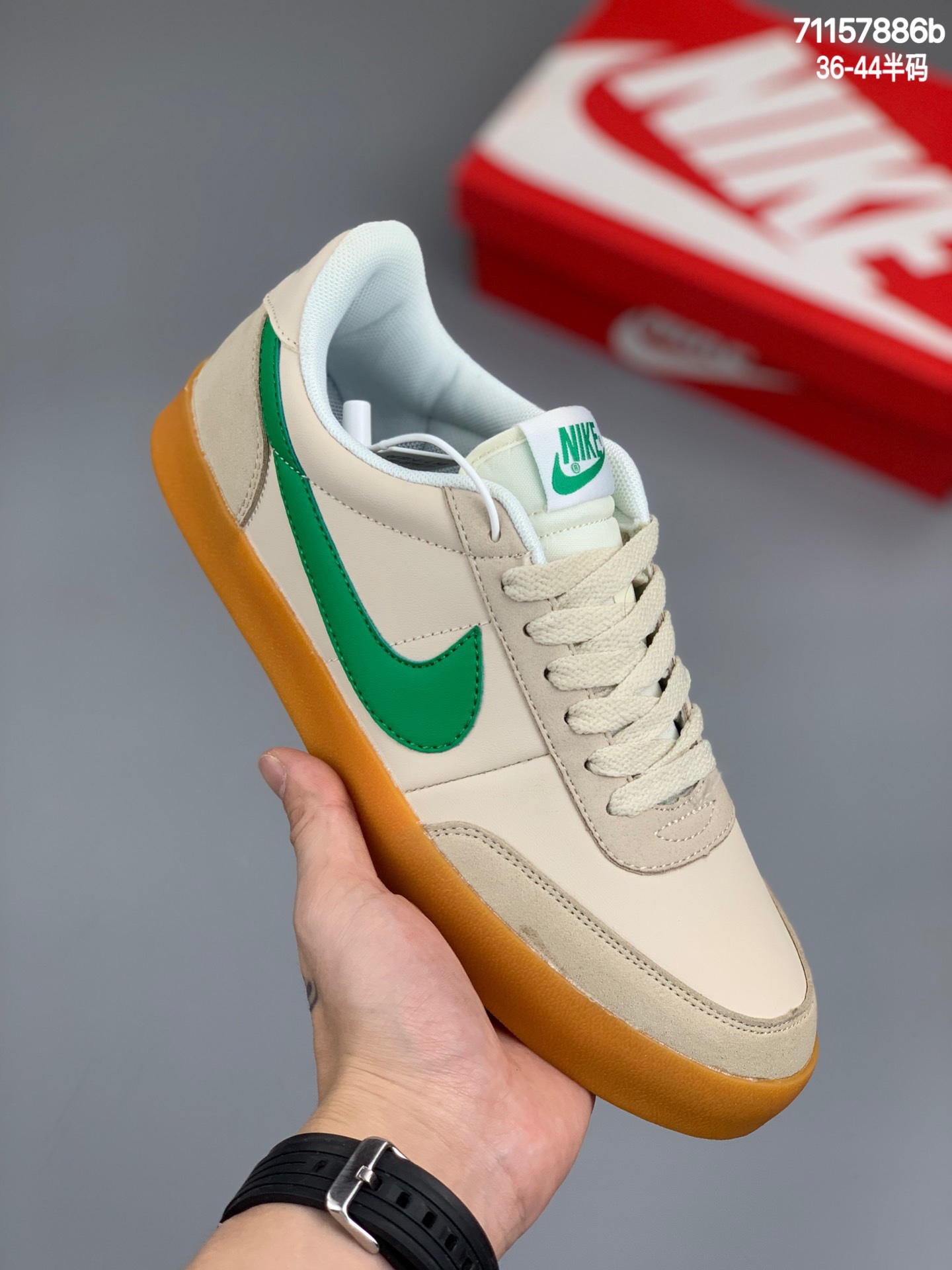 
 J.Crew x Nike Killshot II Leather 联名板鞋 采用米白色皮革制作鞋身，Swoosh 点缀其中，最后搭载棕色生胶大底，流露出满满的复古气气息货号：432997-112
编码：71157886b 尺码：36-44半码