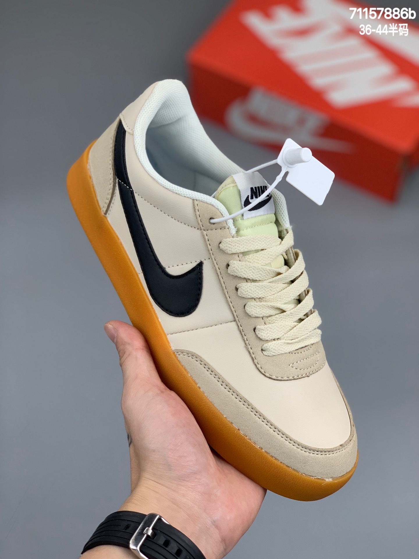 
 J.Crew x Nike Killshot II Leather 联名板鞋 采用米白色皮革制作鞋身，Swoosh 点缀其中，最后搭载棕色生胶大底，流露出满满的复古气气息货号：432997-112
编码：71157886b 尺码：36-44半码