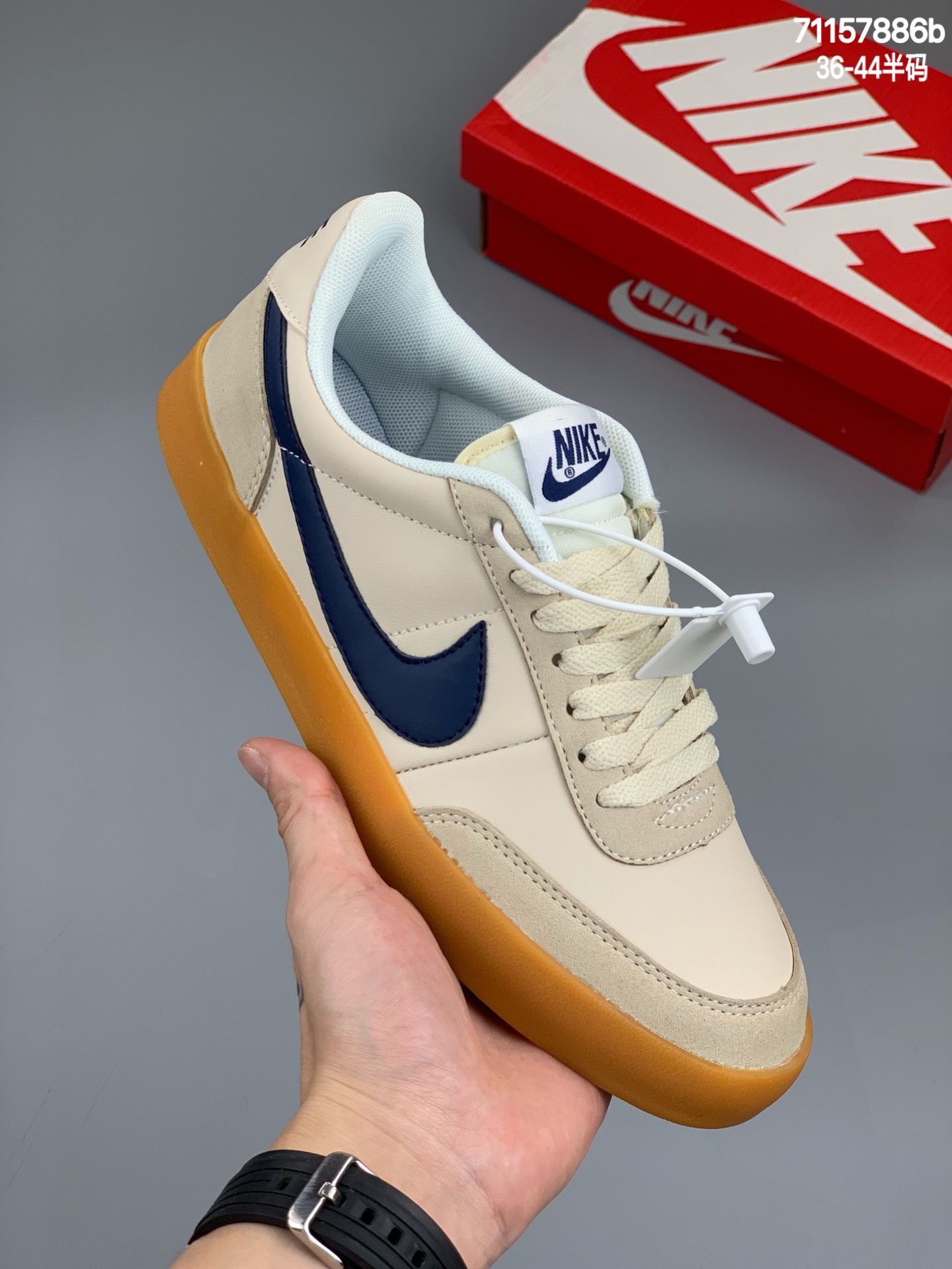 
 J.Crew x Nike Killshot II Leather 联名板鞋 采用米白色皮革制作鞋身，Swoosh 点缀其中，最后搭载棕色生胶大底，流露出满满的复古气气息货号：432997-112
编码：71157886b 尺码：36-44半码