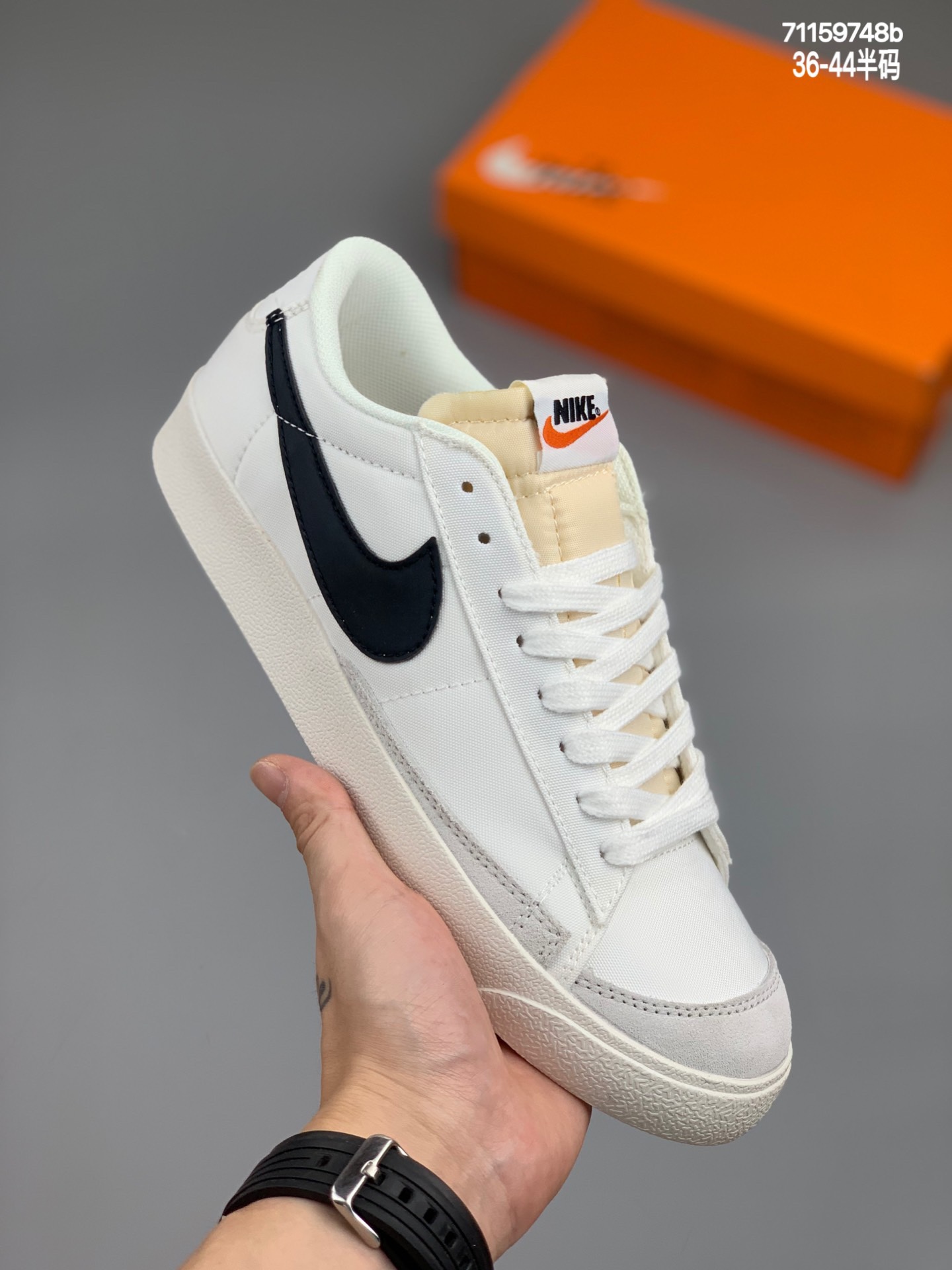 
NK Blazer Low Prm 开拓者皮面低帮滑板鞋 型号 DA6364 100尺码：36 36.5 37.5 38 38.5 39 40 40.5 41 42 42.5 43 44  编码：71159748b