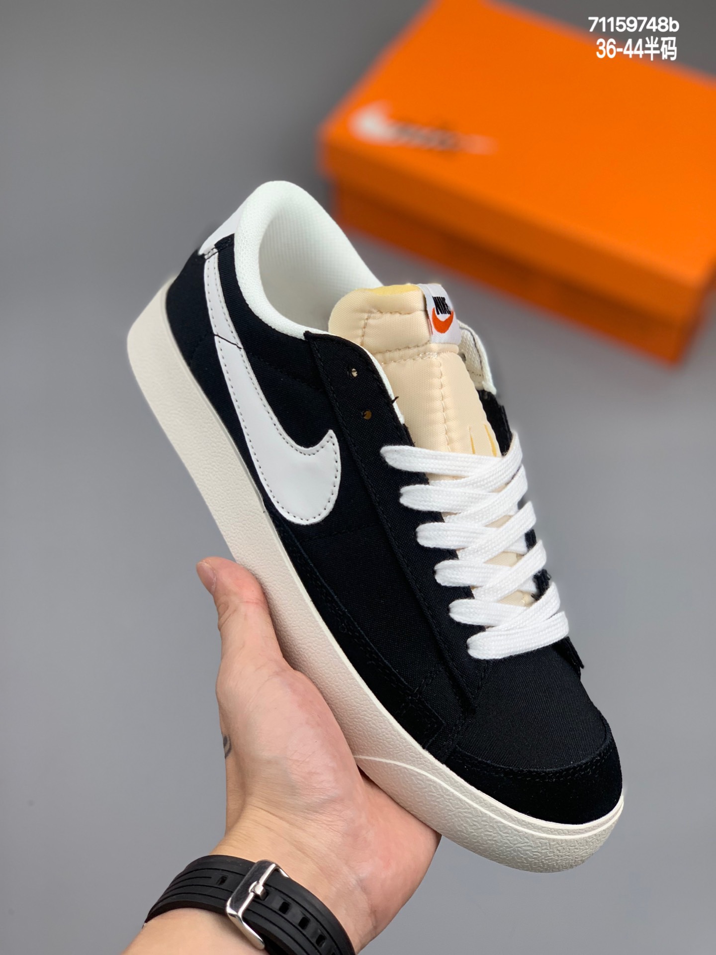 
NK Blazer Low Prm 开拓者皮面低帮滑板鞋 型号 DA6364 100尺码：36 36.5 37.5 38 38.5 39 40 40.5 41 42 42.5 43 44  编码：71159748b