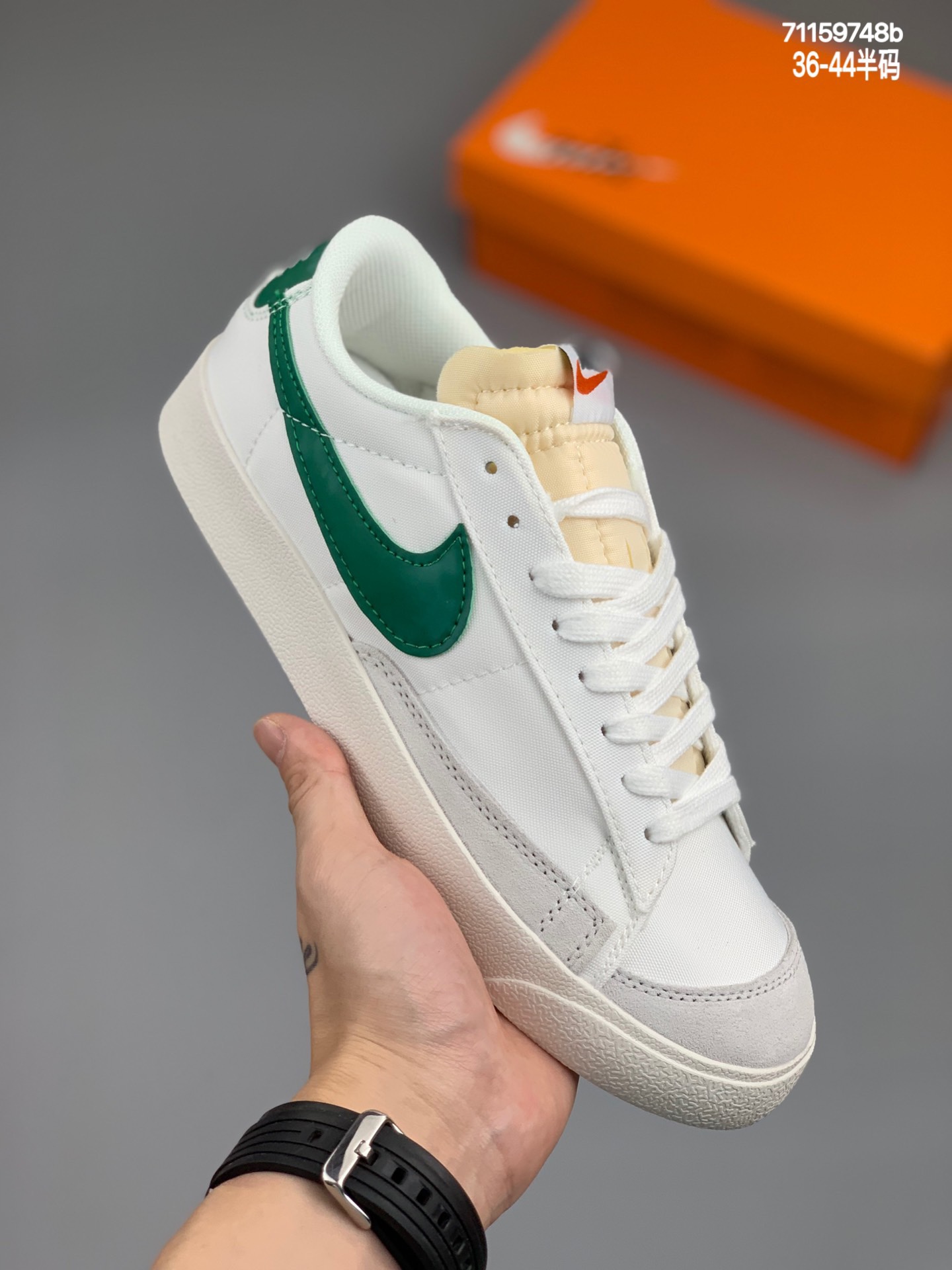 
NK Blazer Low Prm 开拓者皮面低帮滑板鞋 型号 DA6364 100尺码：36 36.5 37.5 38 38.5 39 40 40.5 41 42 42.5 43 44  编码：71159748b