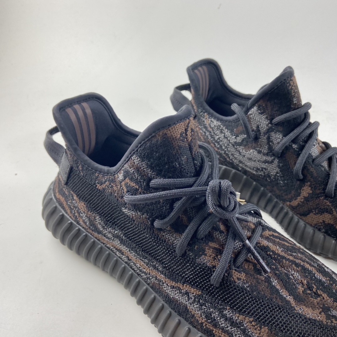 P200  联乘侃爷Kanye West x Adidas Yeezy Boost 350 V2”MX Oat”百搭轻便爆米花中底休闲运动慢跑鞋“岩石黑”GW3774