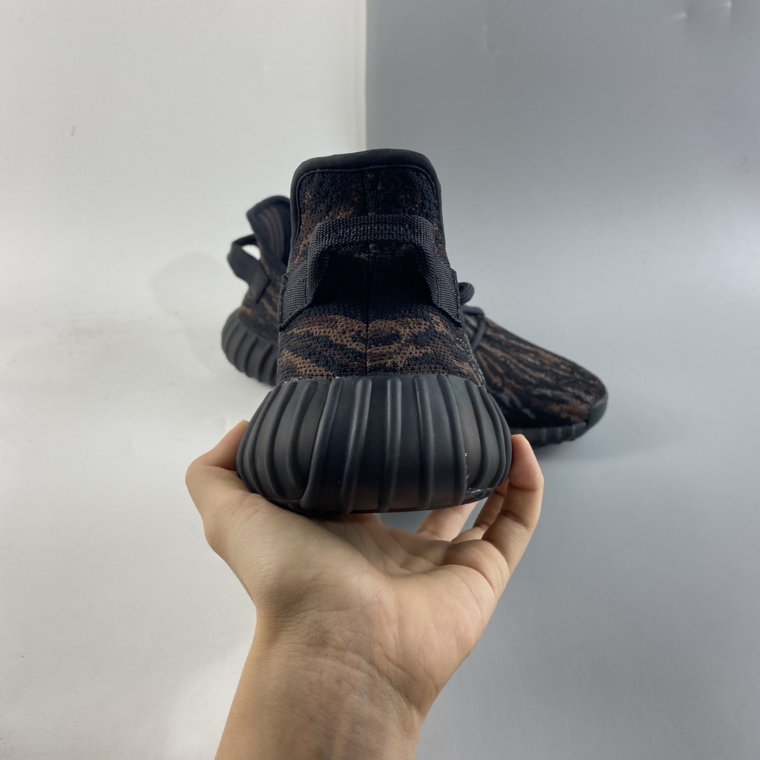 P200  联乘侃爷Kanye West x Adidas Yeezy Boost 350 V2”MX Oat”百搭轻便爆米花中底休闲运动慢跑鞋“岩石黑”GW3774