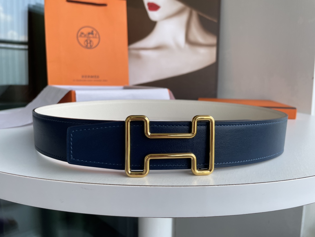 2022巨潮流颜色汇聚— Hermes拒绝一尘不变,大胆融入新元素腰带,使整个视觉效果为之一亮,呈现出的不仅仅是细腻的质感,更是高雅品位.38cm