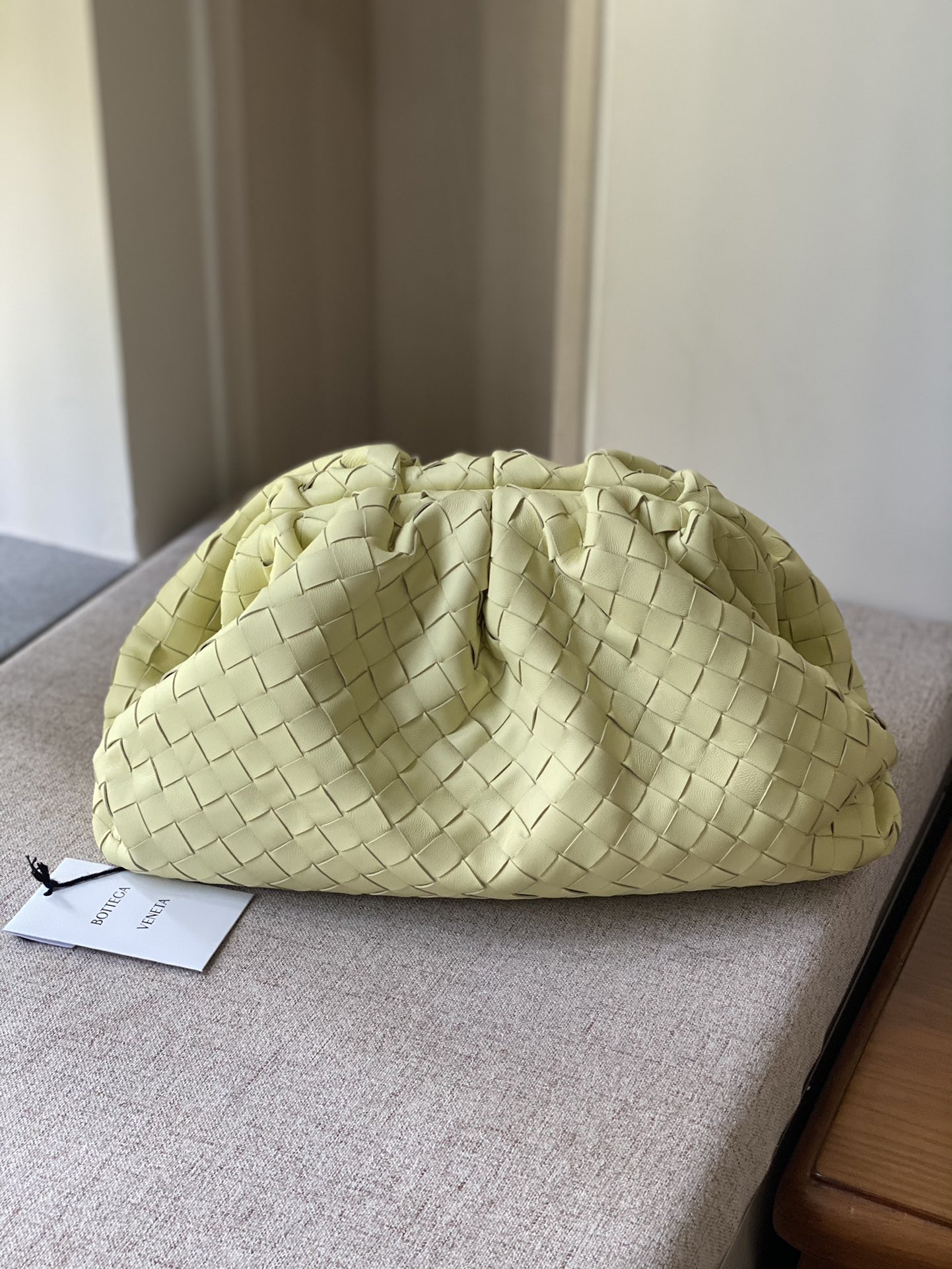 Bottega Veneta Milkshake Yellow Bjia 576227 Super Brain Super Brain The counterattack of BV clutch bag starts with this early autumn THE POUCH se