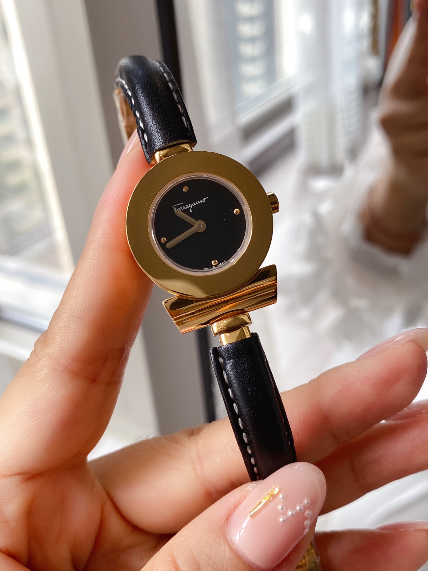 “Ms. Ferragamo’s New Synchronised Swiss Watch: Fine, Elegant, Complicated, Super-Priced” - 图片 1