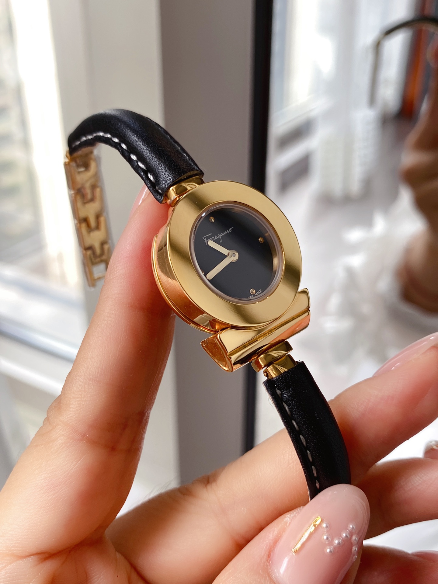 “Ms. Ferragamo’s New Synchronised Swiss Watch: Fine, Elegant, Complicated, Super-Priced” - 图片 2