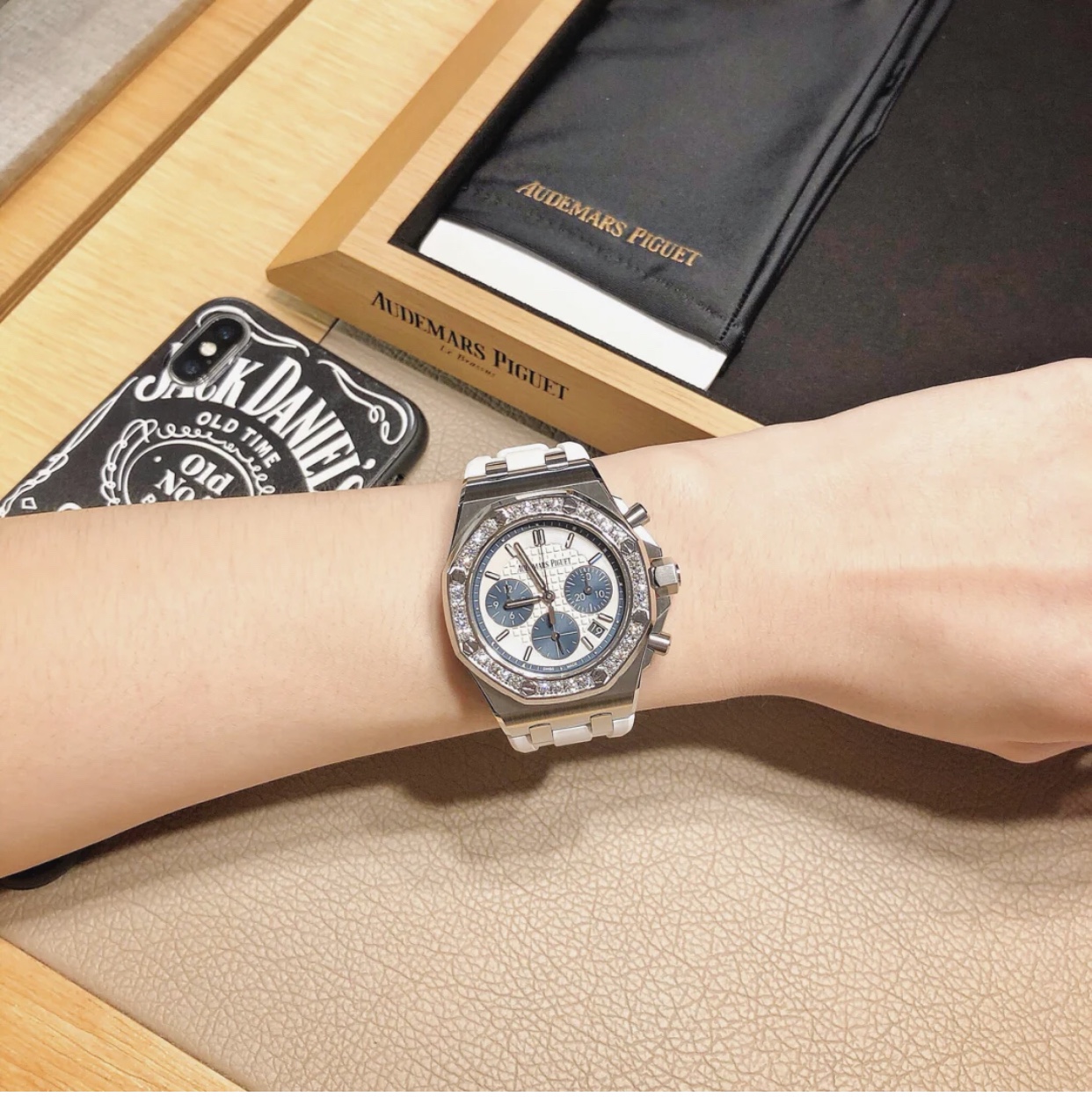 Audemars Piguet 最新皇家橡树离岸系列 当下最热门的爱彼女式腕表之一 A P-爱彼皇家橡树离岸型系列