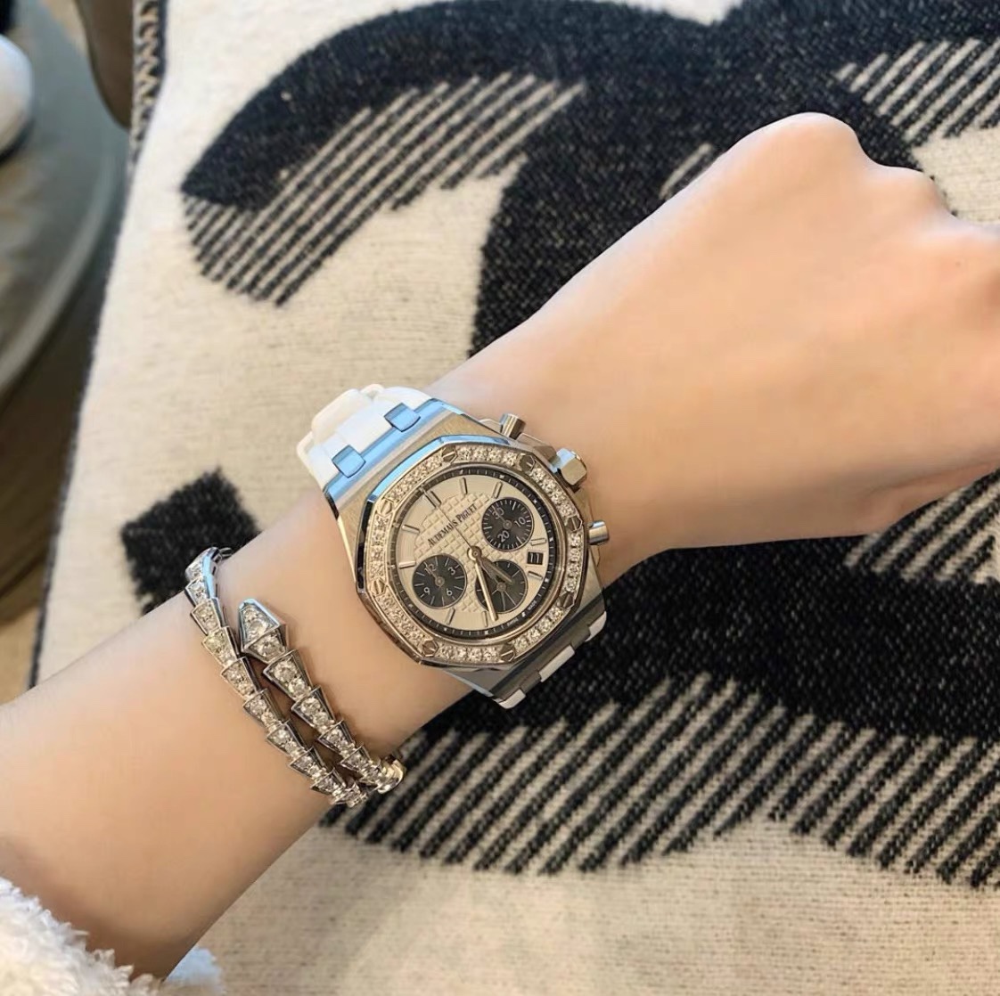 Audemars Piguet 最新皇家橡树离岸系列 当下最热门的爱彼女式腕表之一 A P-爱彼皇家橡树离岸型系列
