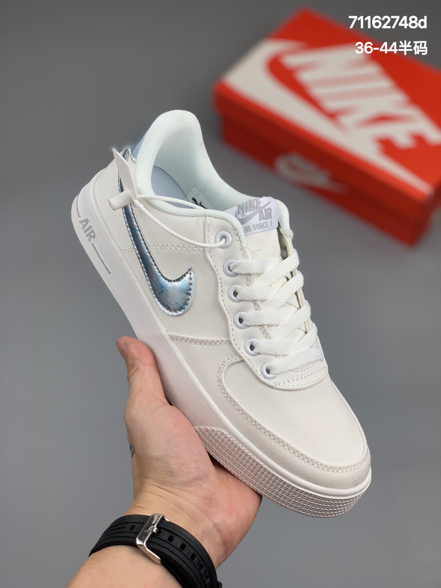 
 耐克/Nike Air Force 1 空一军号 简空版军 帆布内气置垫 低帮板鞋 货号：630939 
尺码：36 36.5 37 38 38.5 39 40 40.5 41 42 42.5 43 44
编码:71160748d