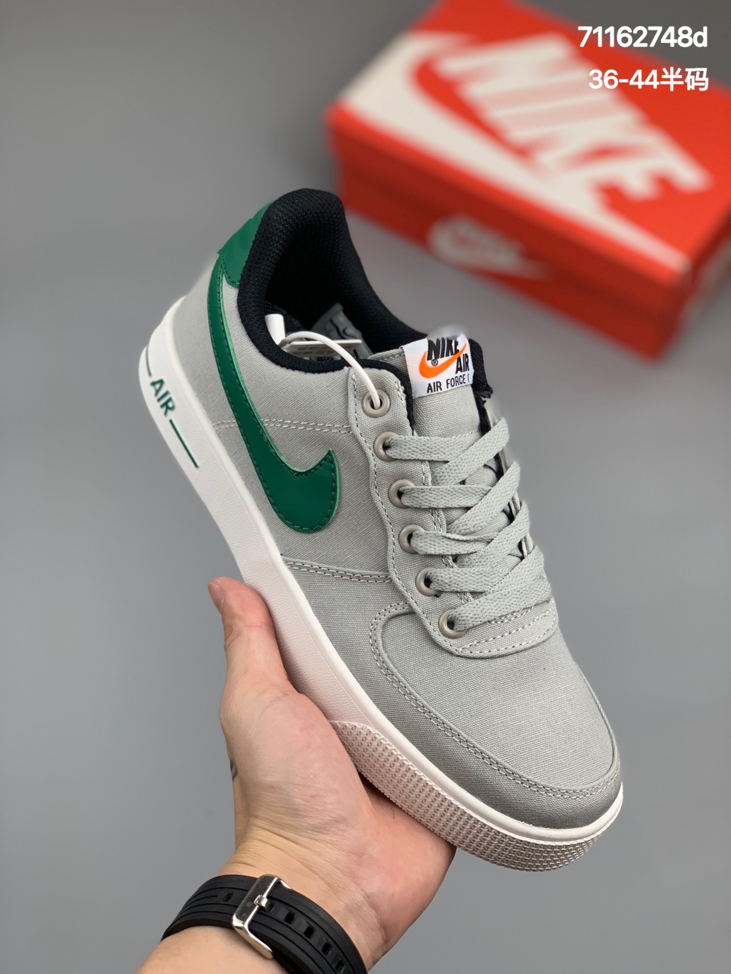 
 耐克/Nike Air Force 1 空一军号 简空版军 帆布内气置垫 低帮板鞋 货号：630939 
尺码：36 36.5 37 38 38.5 39 40 40.5 41 42 42.5 43 44
编码:71160748d